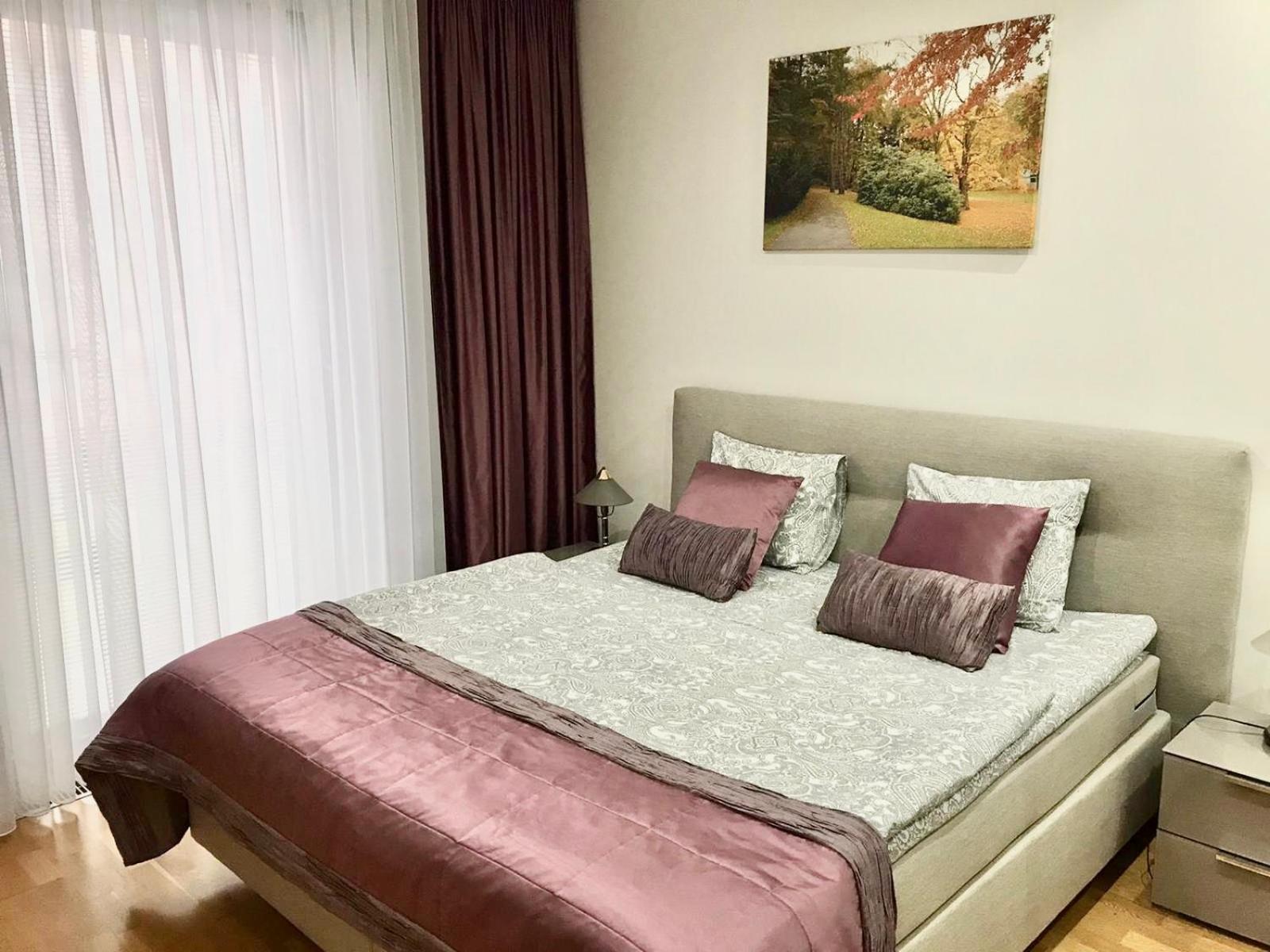 Spacious 130 m2 Apartment Near Center 2 Free Parking
