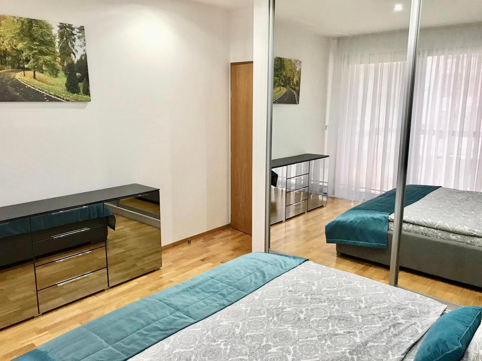 Spacious 130 m2 Apartment Near Center 2 Free Parking