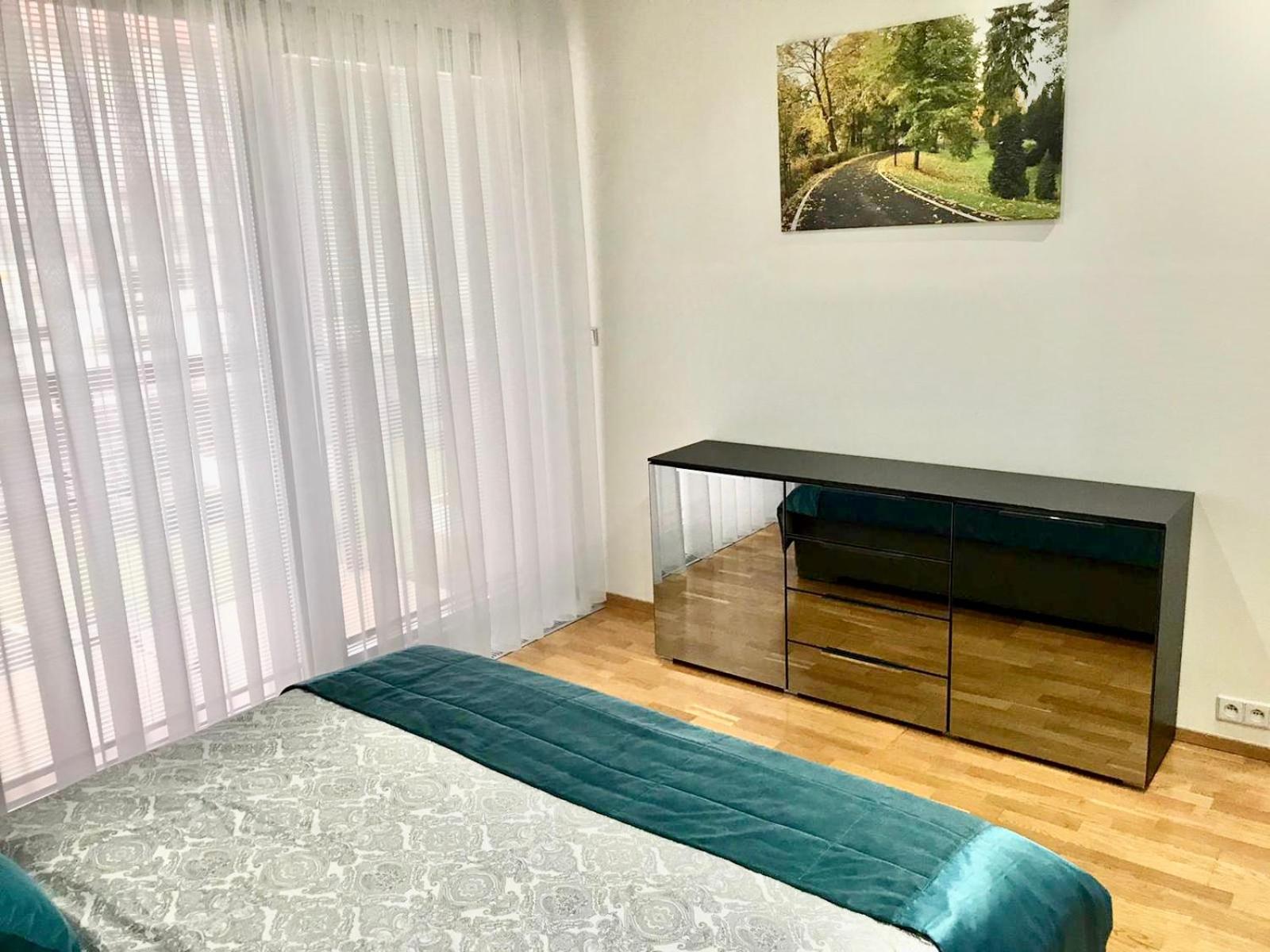 Spacious 130 m2 Apartment Near Center 2 Free Parking