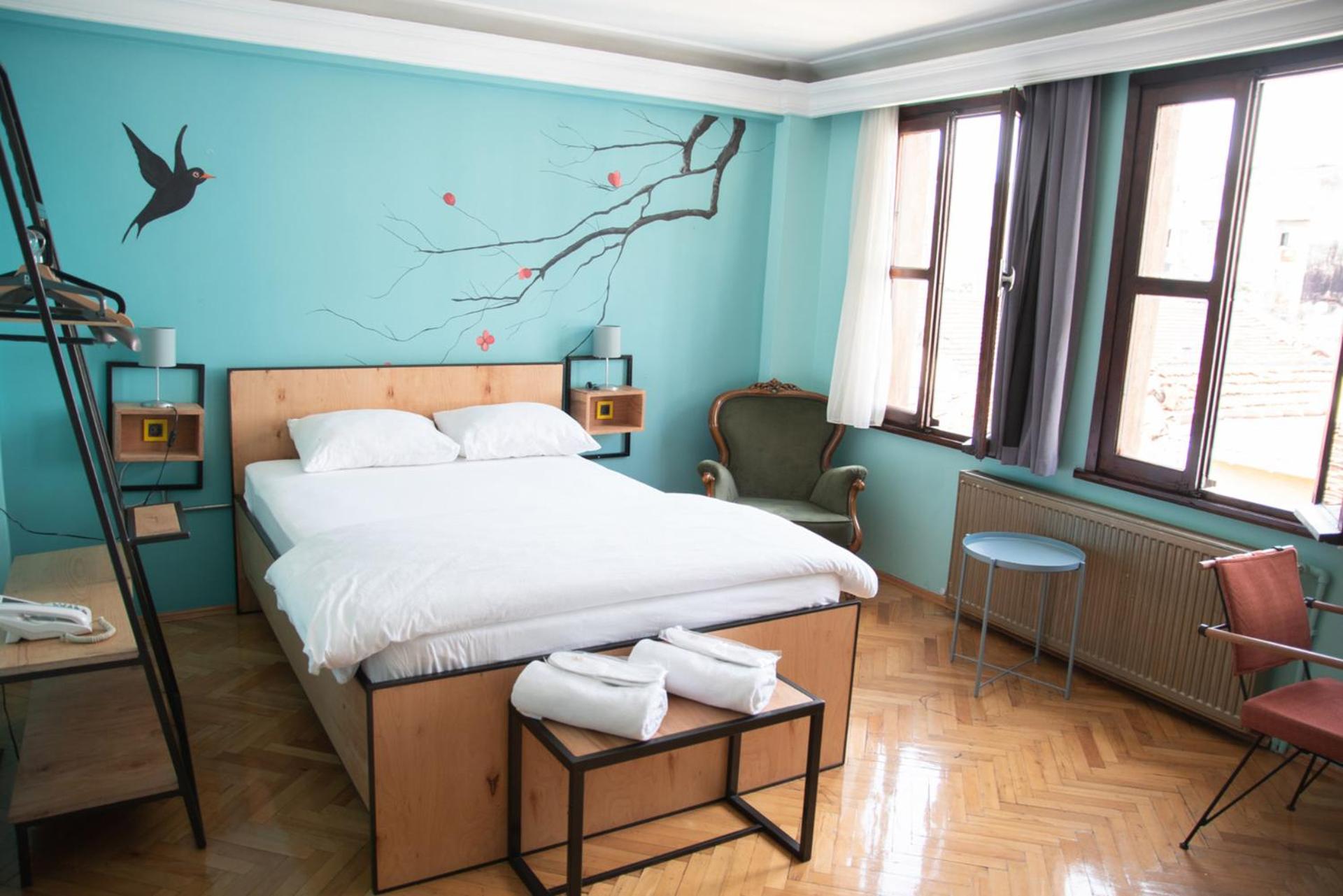 YOLO Hostel