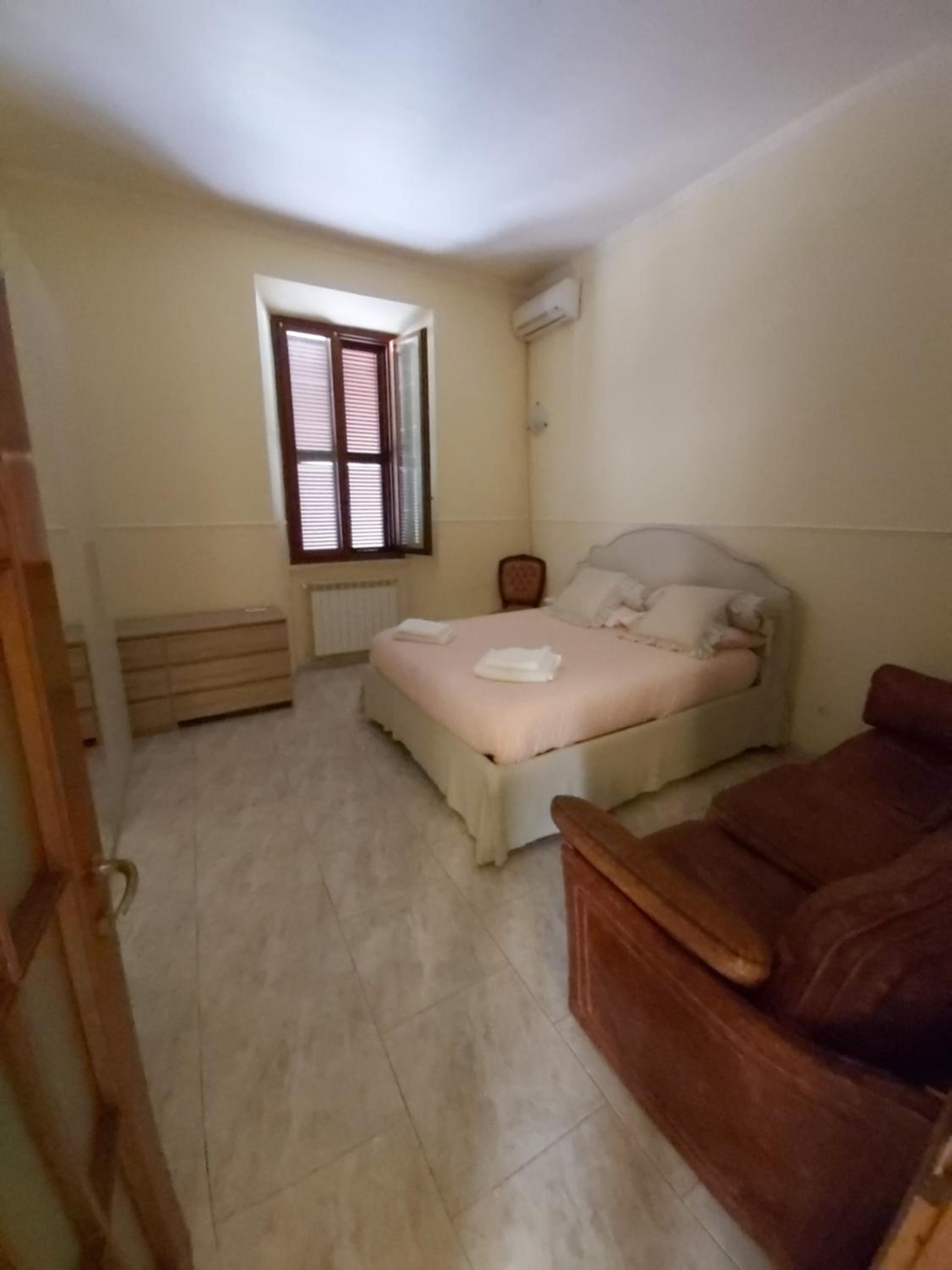WHOLE HOLIDAY HOME APARTMENT FANTASTIC CIVITAVECCHIA da Pamino & Priscilla con due Camere letto!