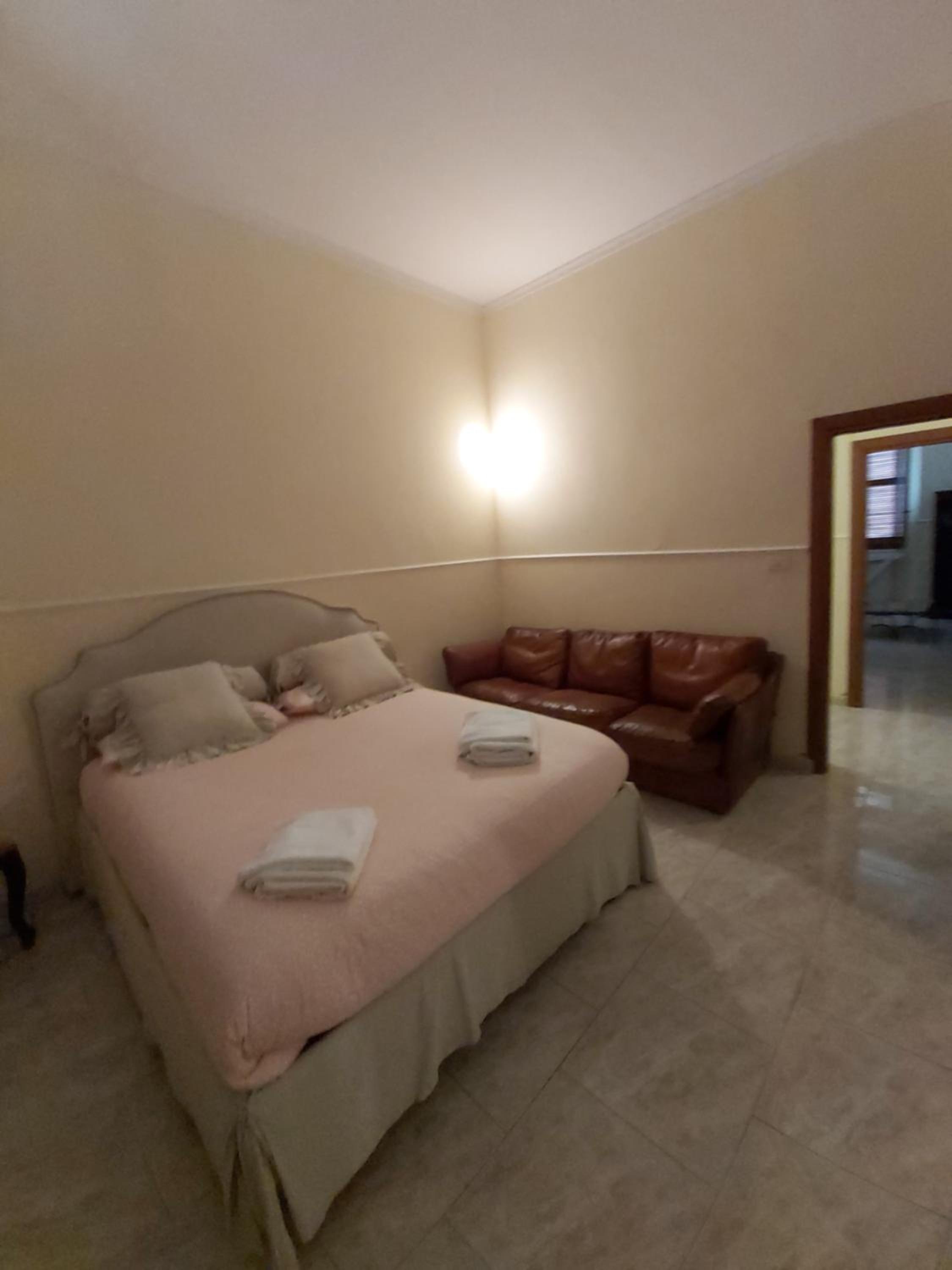 WHOLE HOLIDAY HOME APARTMENT FANTASTIC CIVITAVECCHIA da Pamino & Priscilla con due Camere letto!