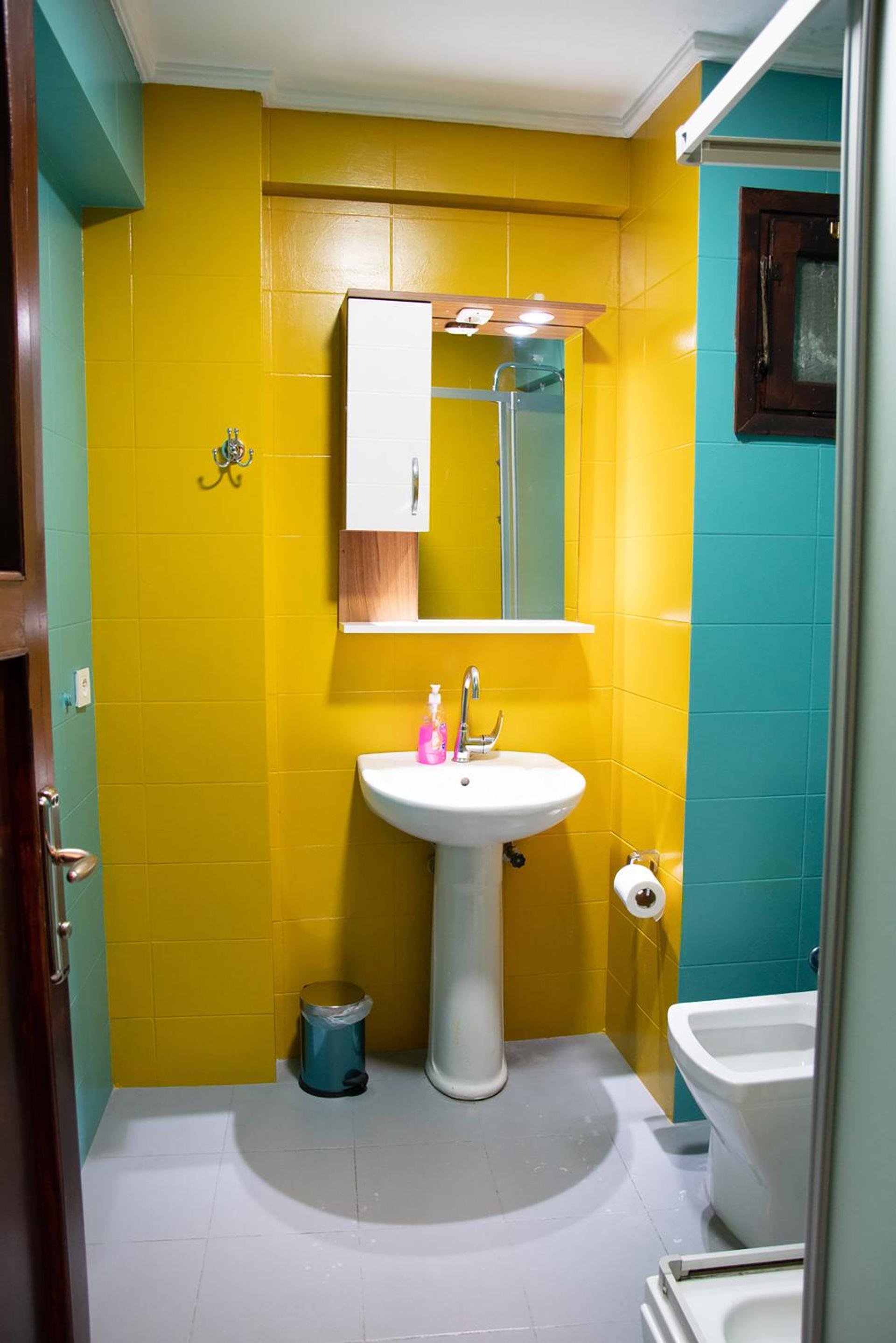 YOLO Hostel