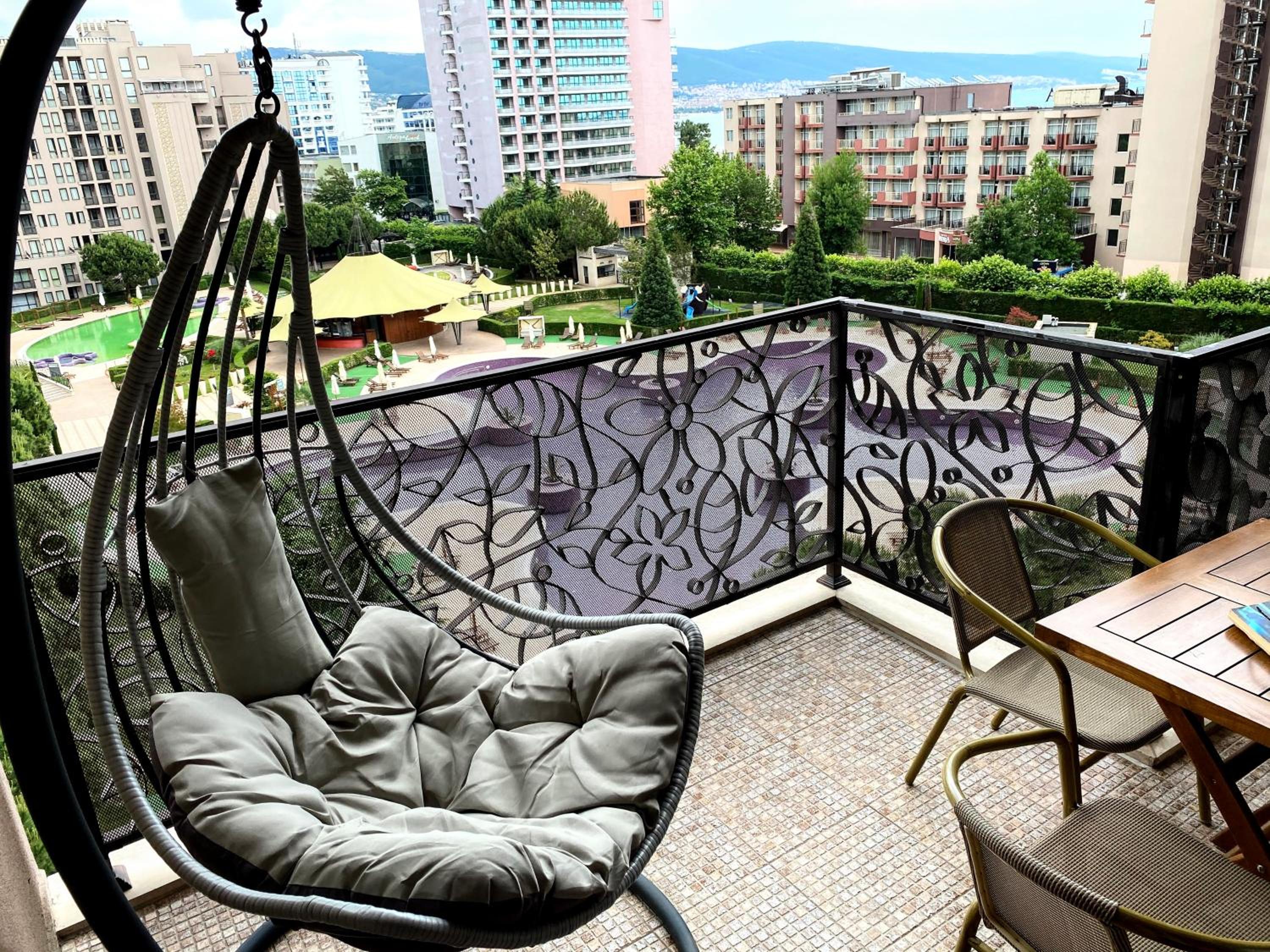 Royal Beach Premium view 4