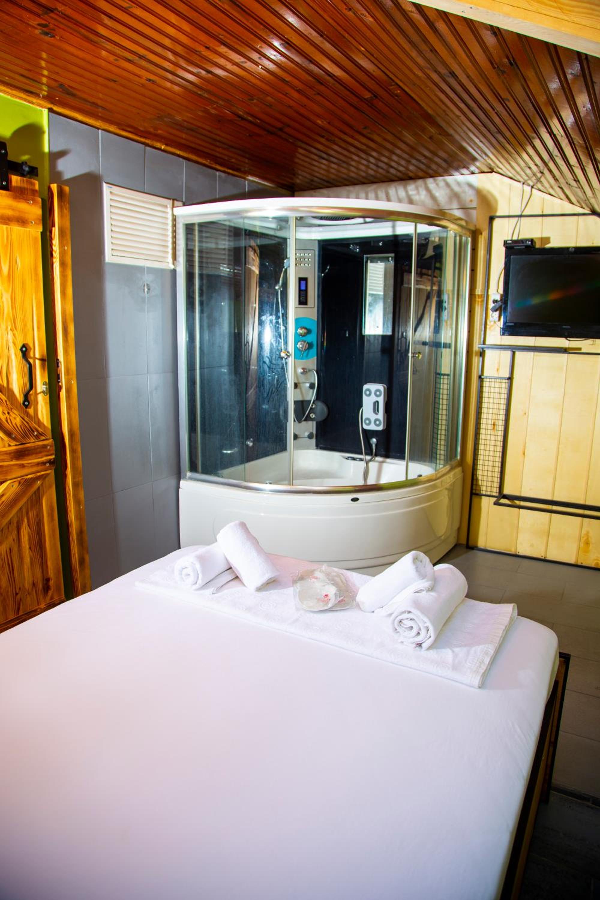 YOLO Hostel