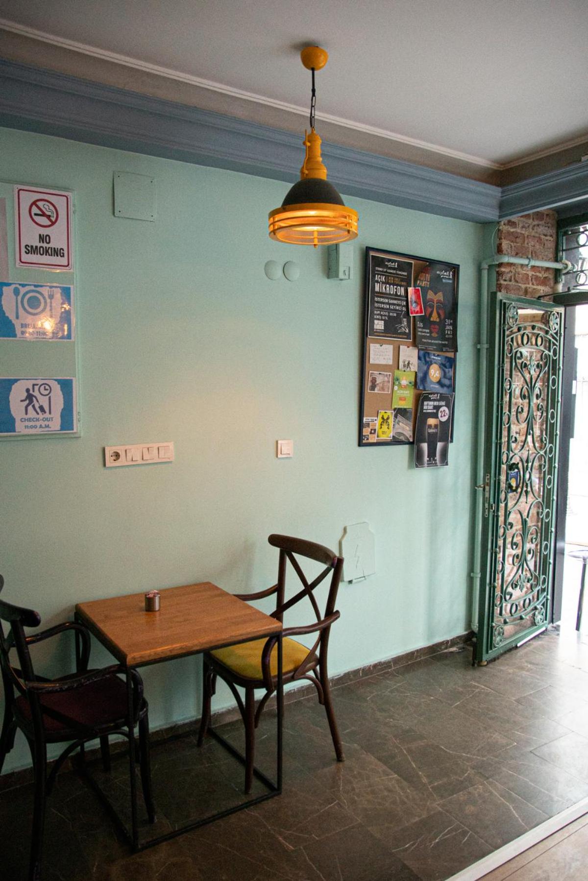 YOLO Hostel