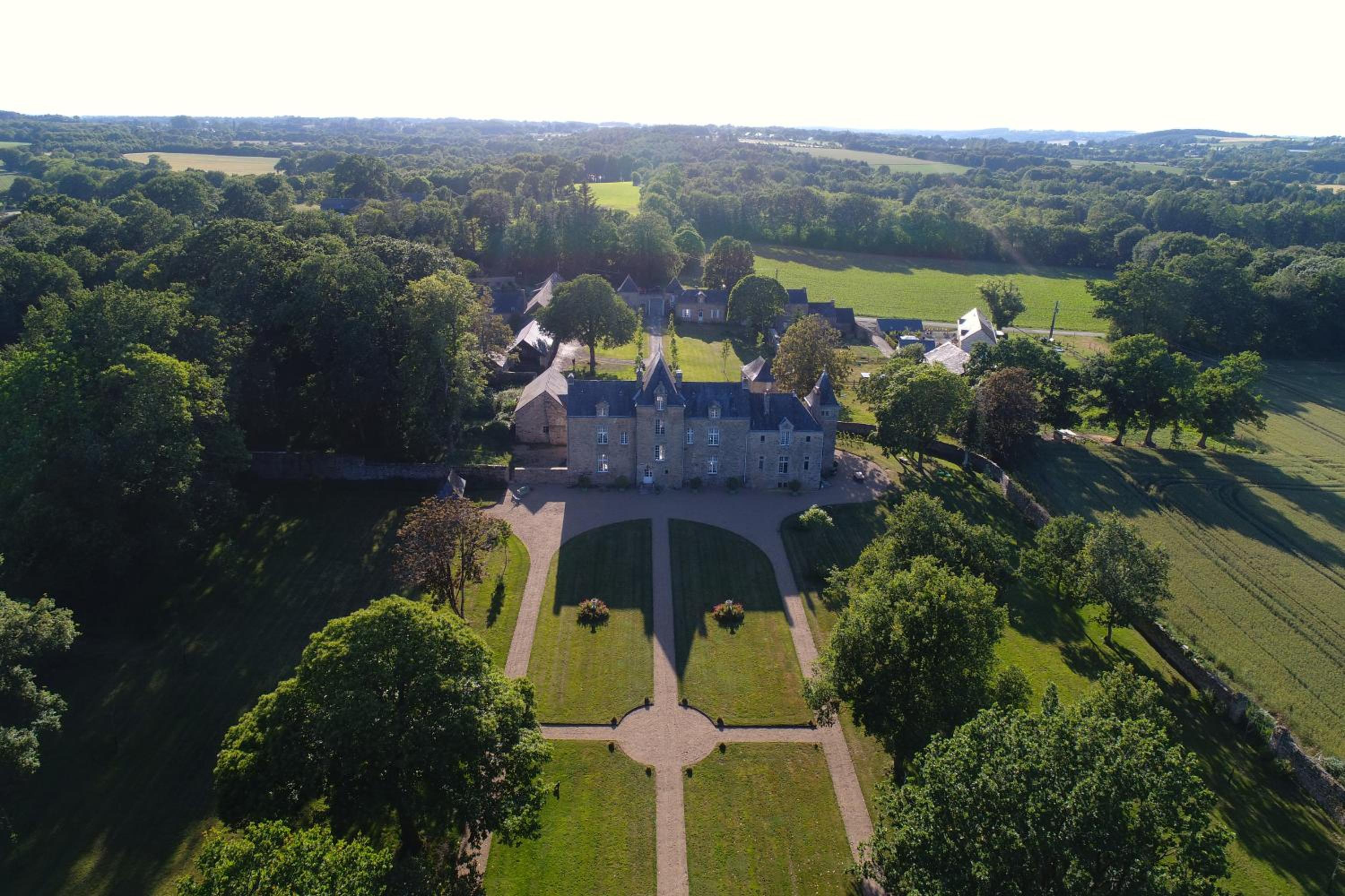 Château de Cadouzan view 4