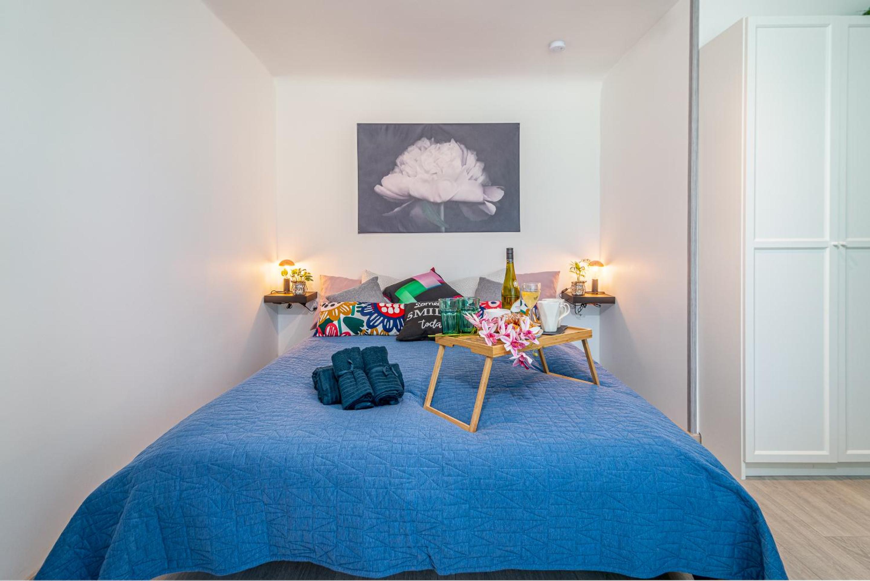 Green Garden & Private Parking Apartments with Playground