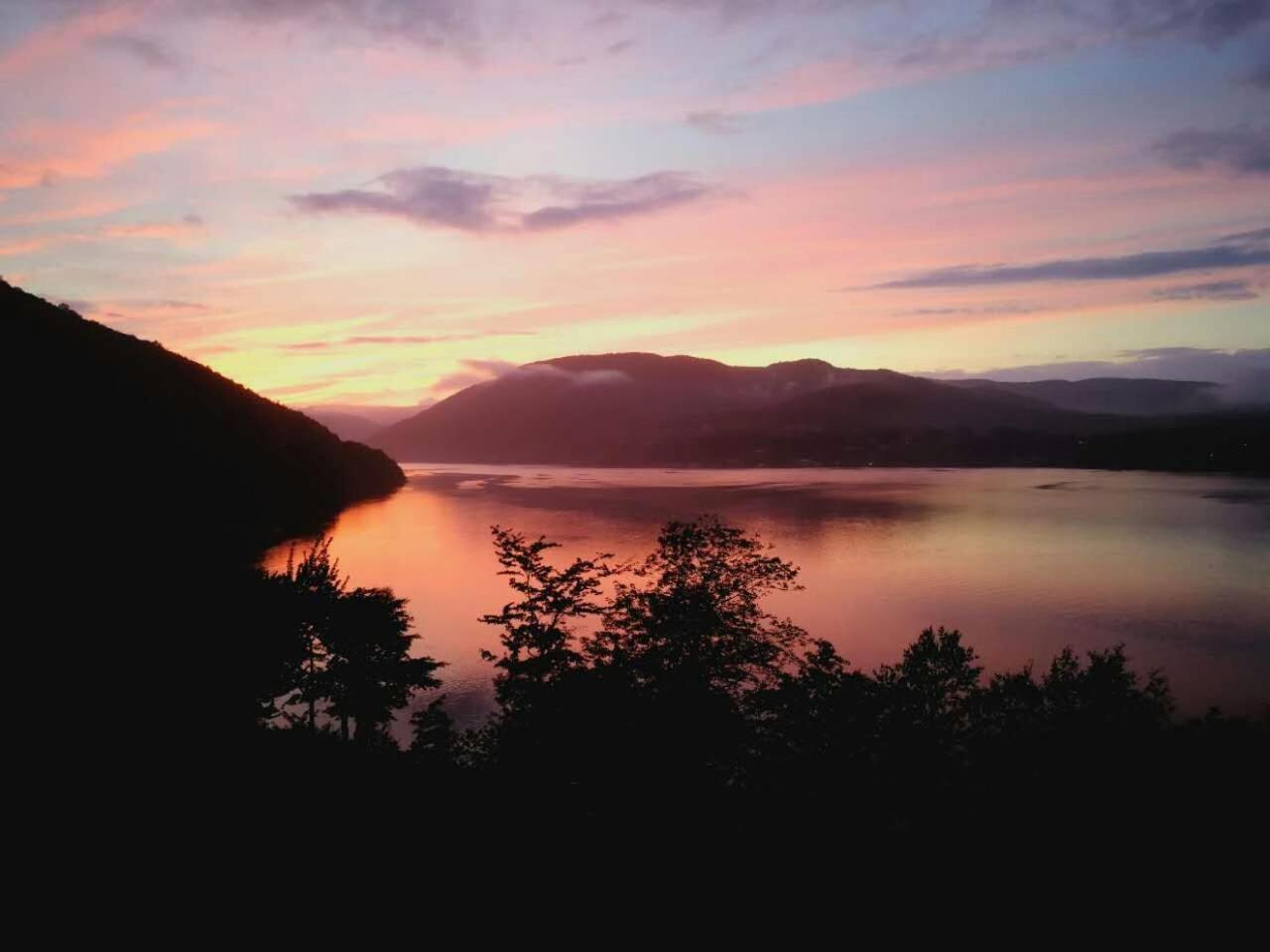 Knotty Pine Cottages, Suites & Motel Rooms