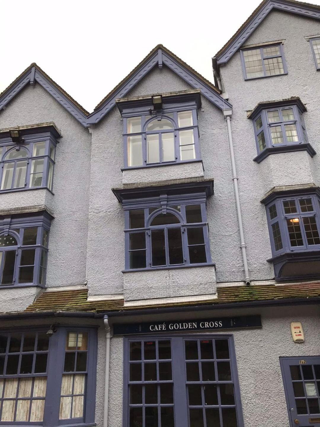 Hotel Golden Cross Guesthouse - Image 1