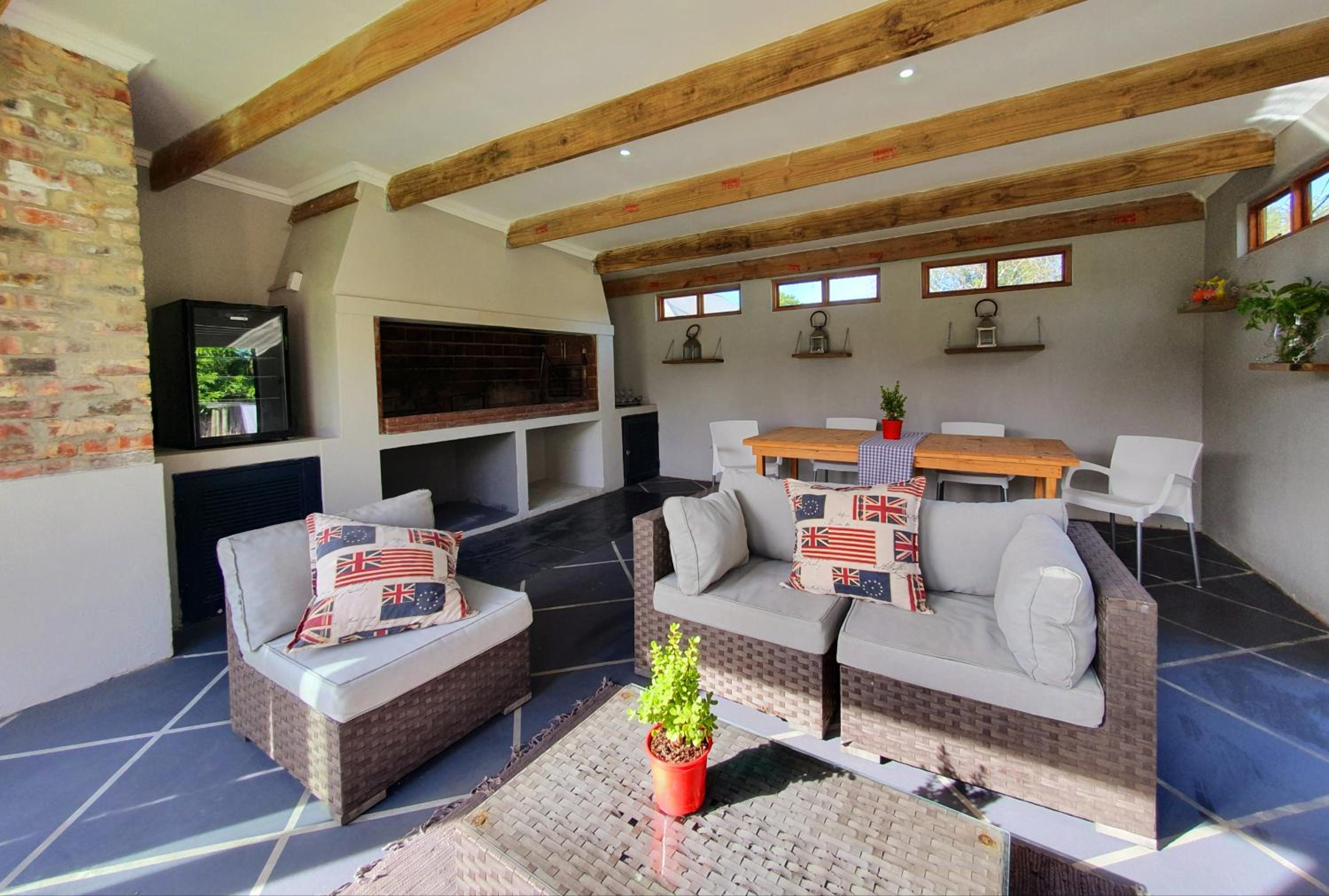 Two Fat Owls Guesthouse