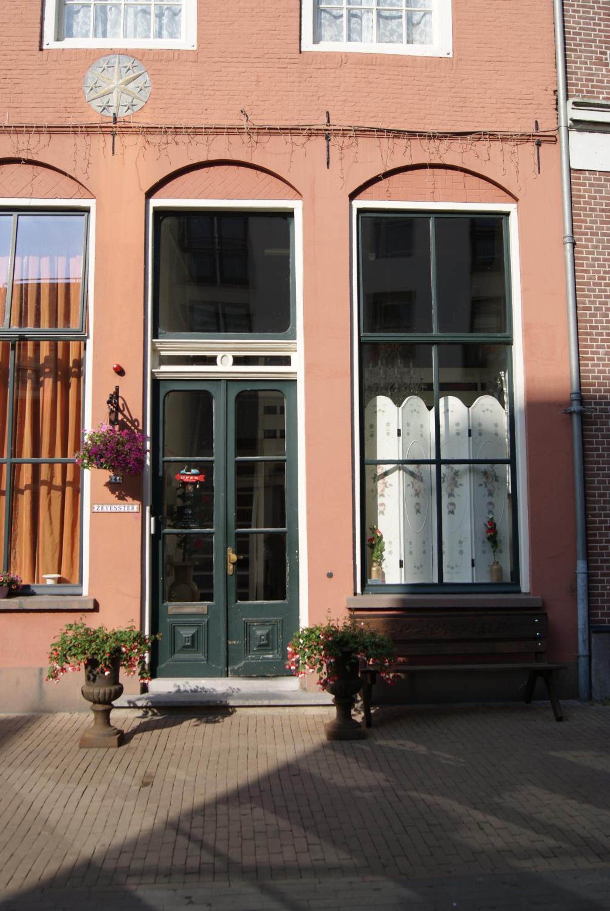 Photo 33
