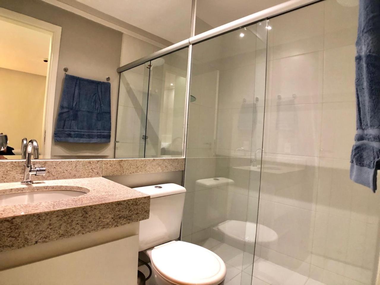 Flat Jd Goiás en Goiânia — bathroom