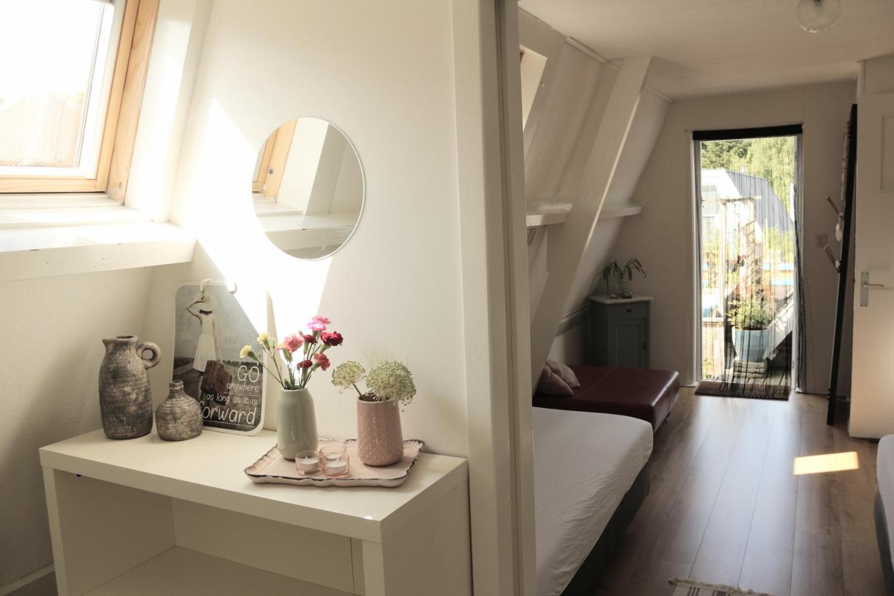 Ruim appartement met terras rustig gelegen, centrum Bergen view 5