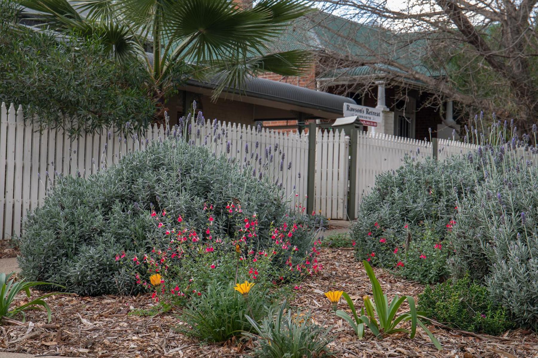 Rawson's Retreat - Five Bedroom Home - Walk CBD - Includes Breakfast