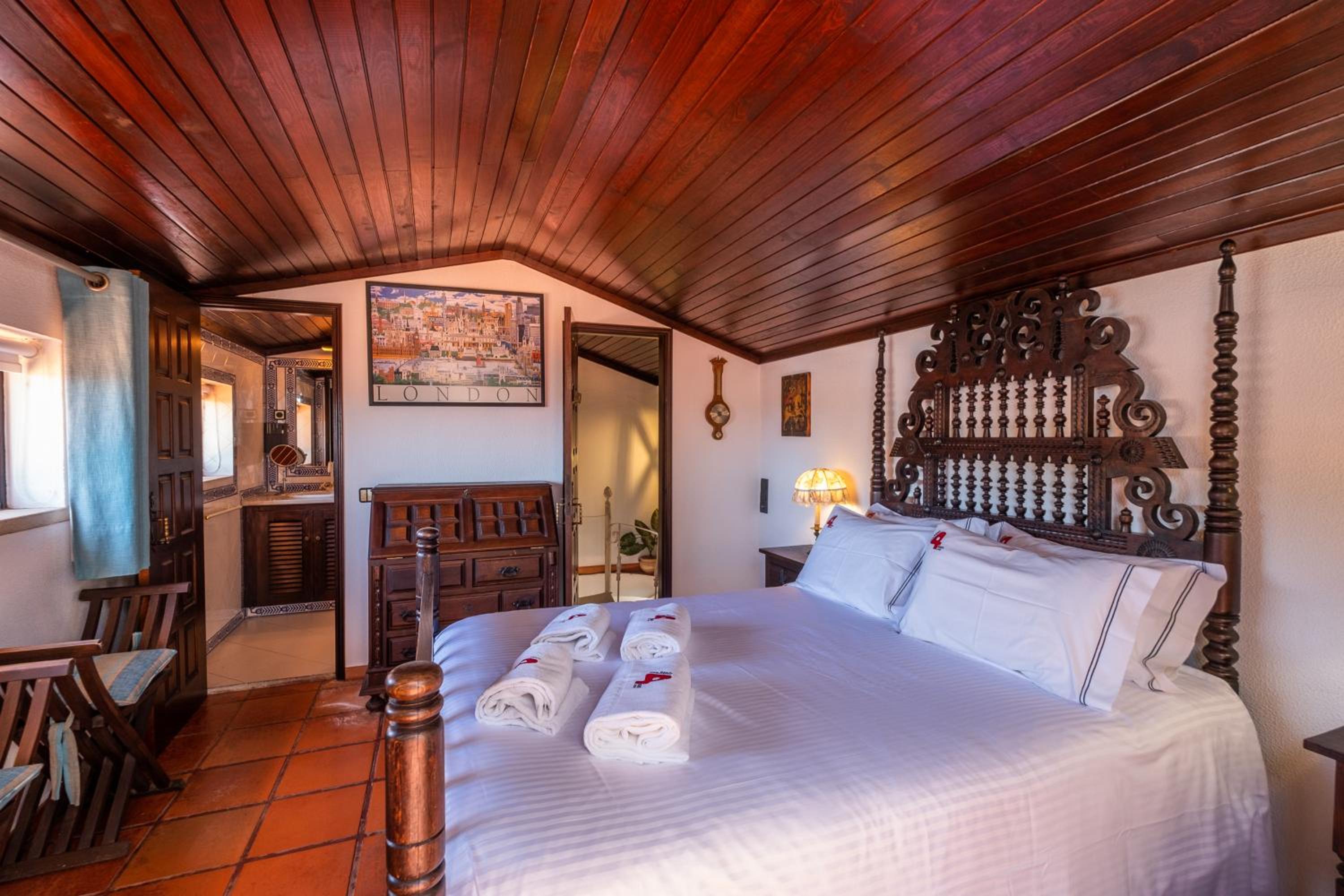 Panoramic Ocean View Villa & Pool in Sesimbra by Rent4Rest view 5