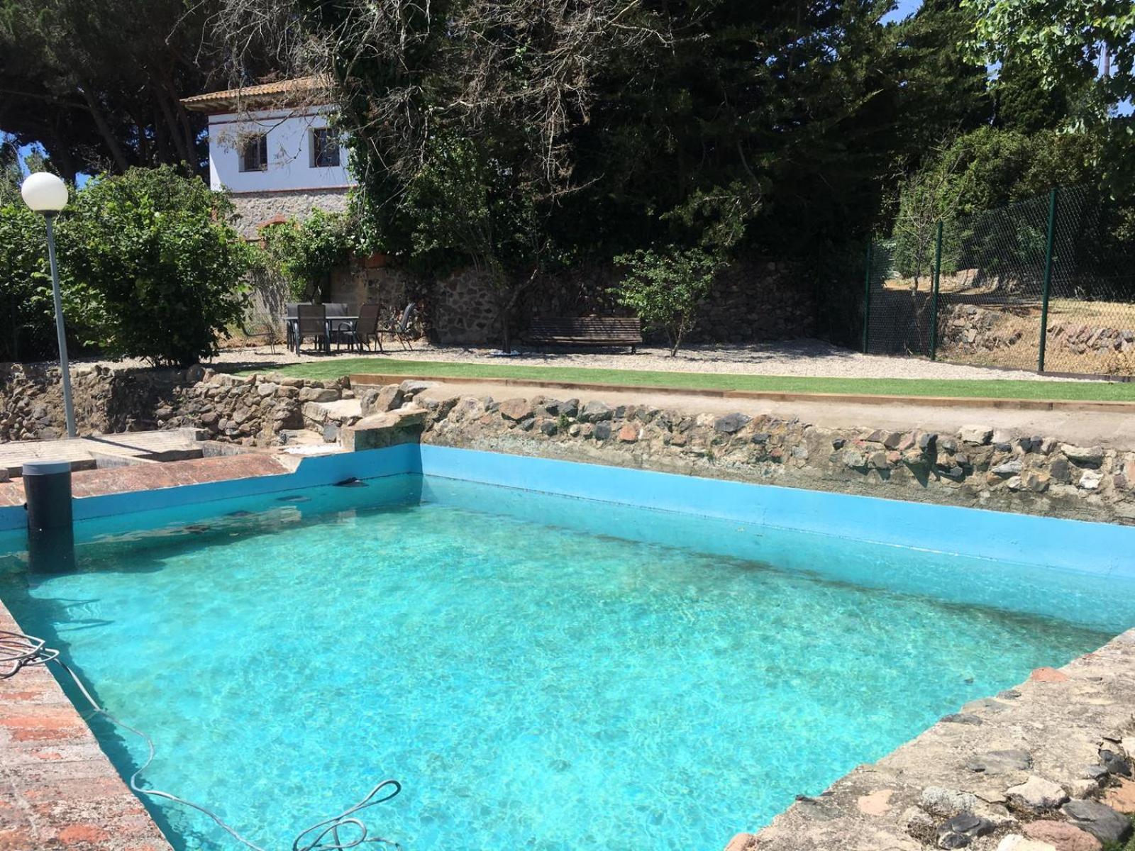 Mas Perdiueta view 3