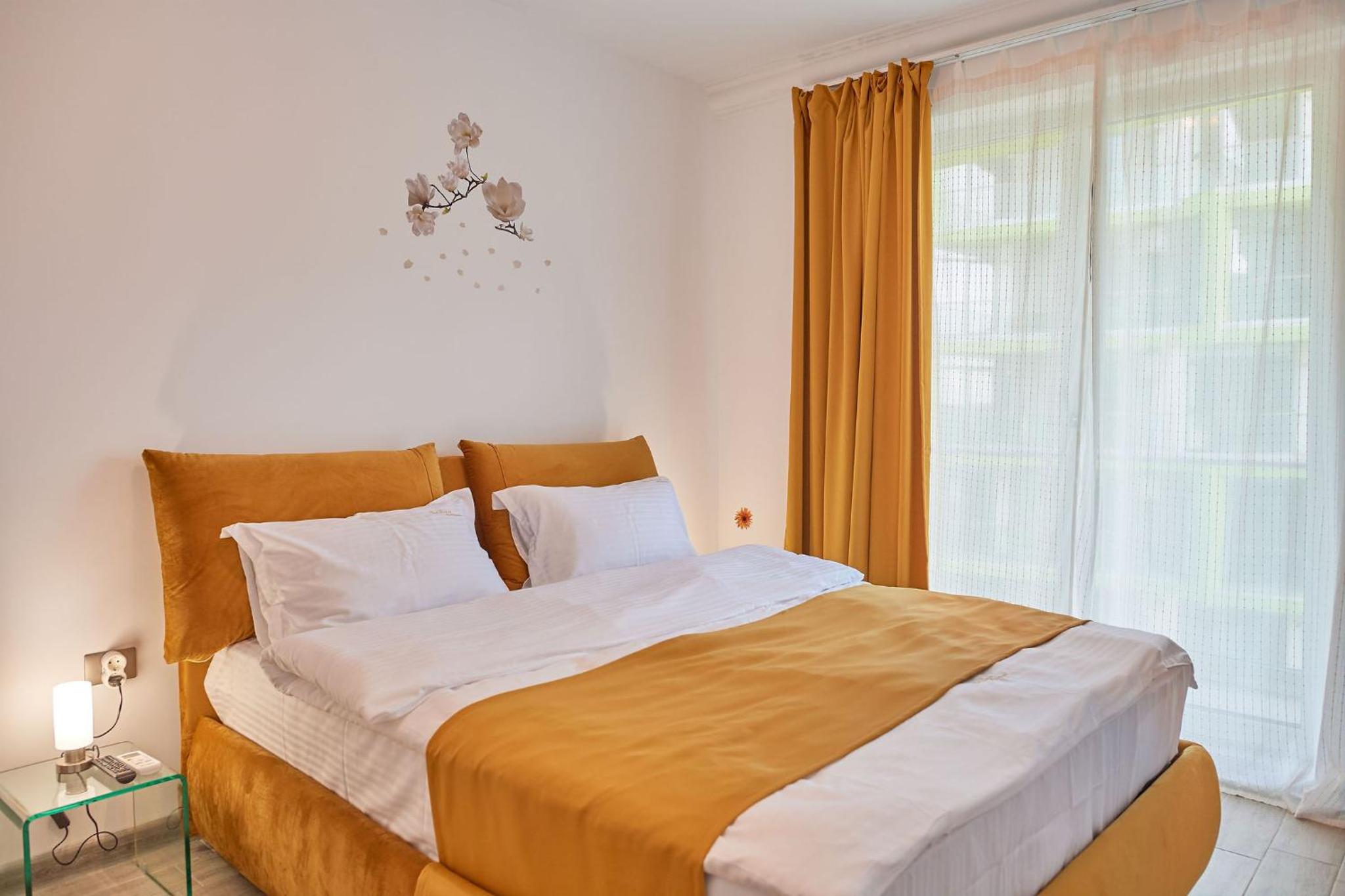 Opal Luxury Apartment 110 Spa n Pool Beach resort view 4