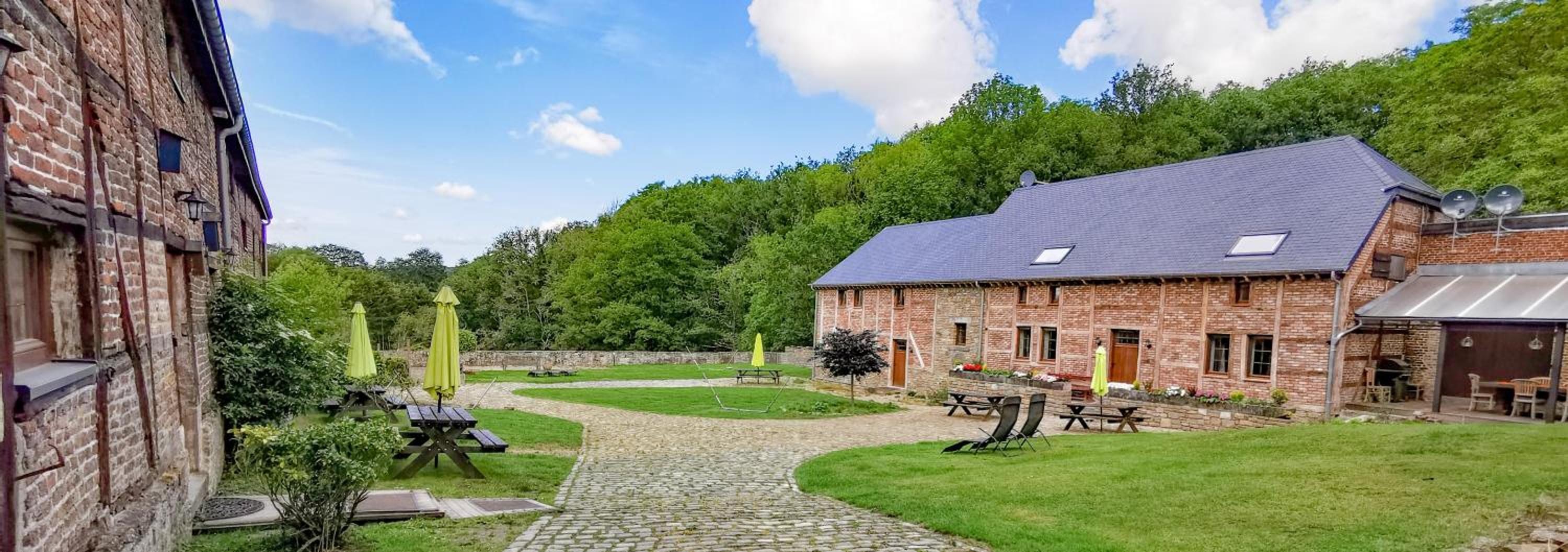 B&B Ferme de Leuze Rustieke Gîtes nabij Durbuy, eigen laadpalen