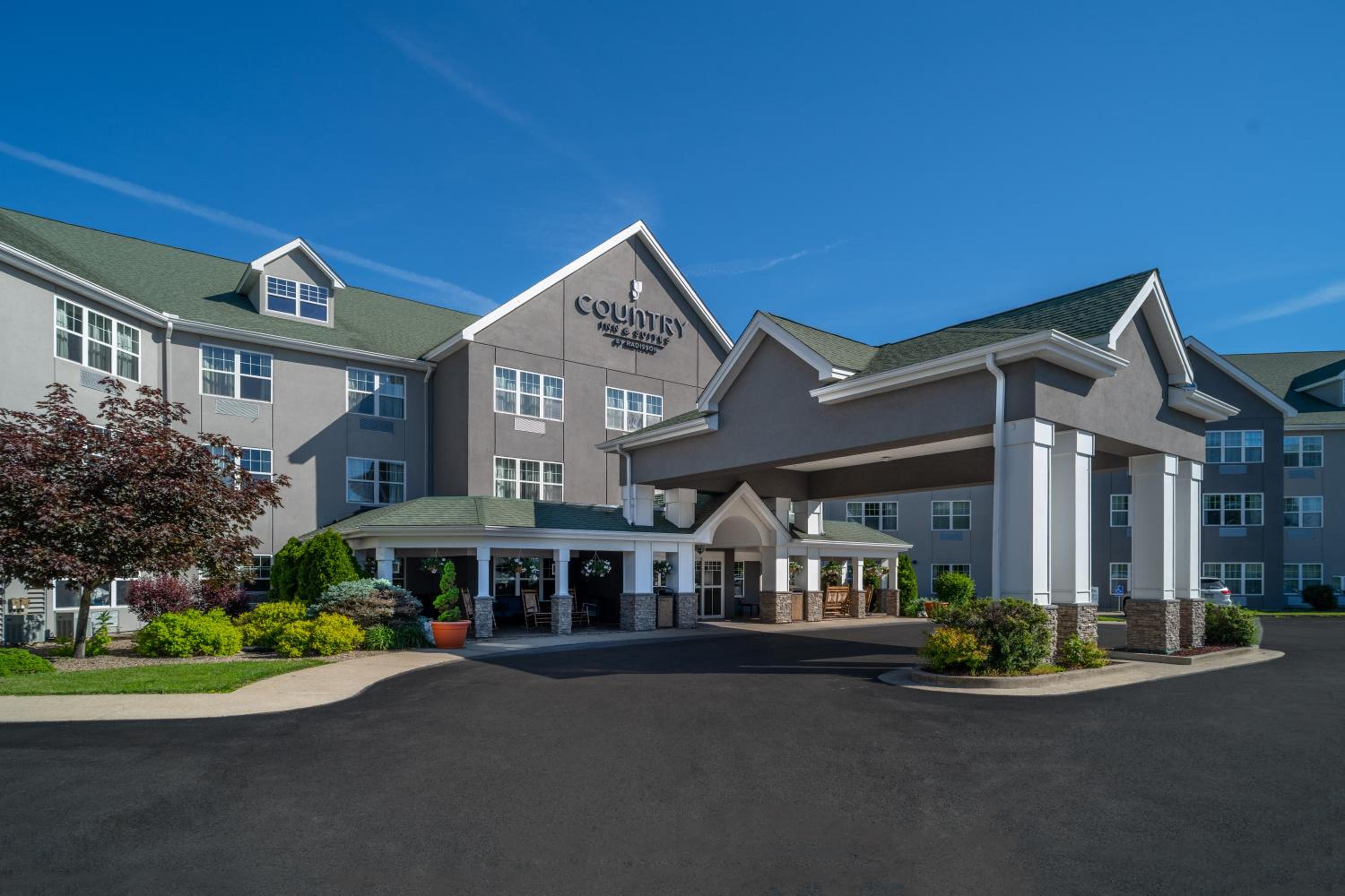 Beckley Vacations - Country Inn  Suites by Radisson, Beckley, WV - Property Image 10