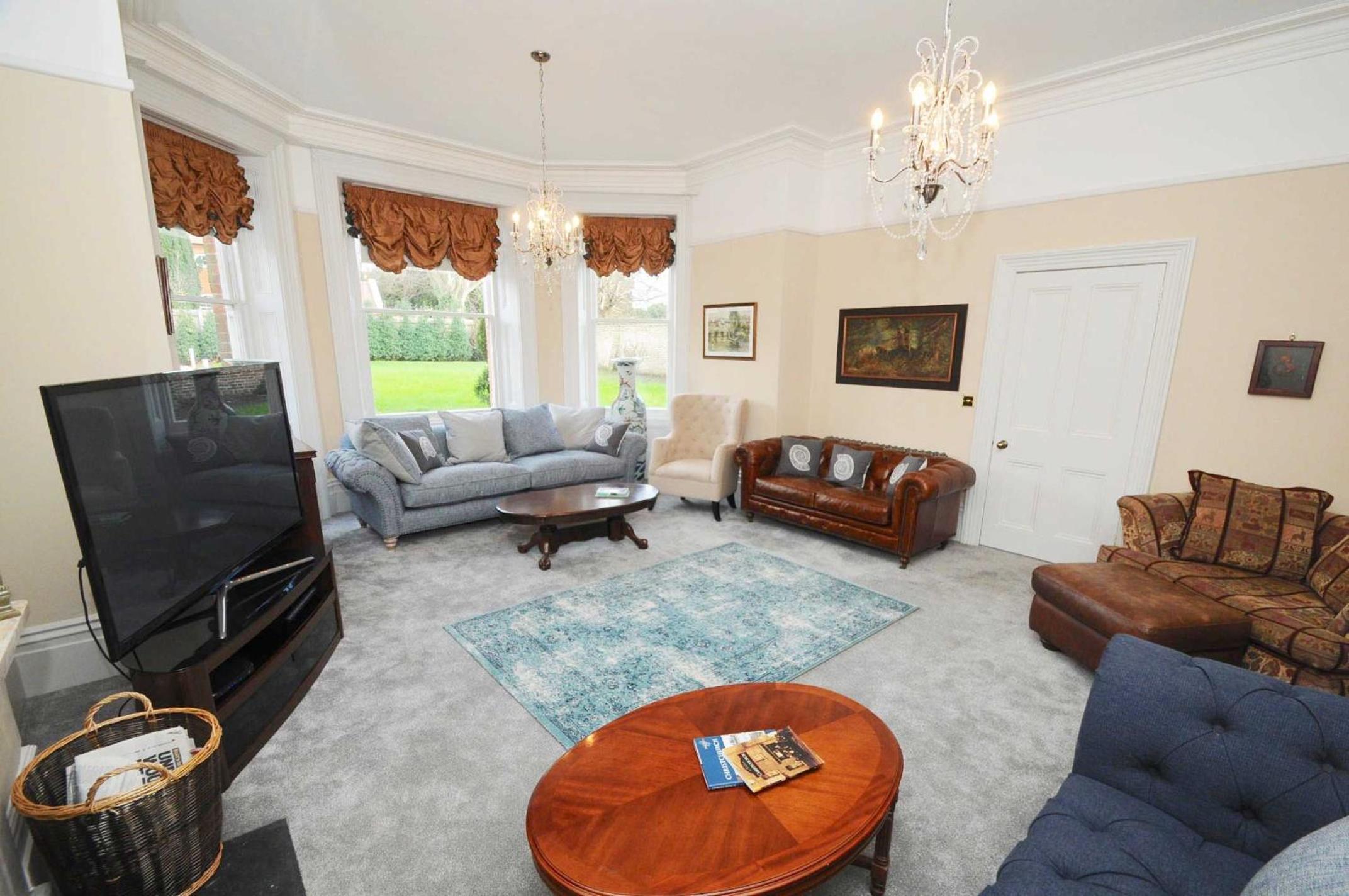 Substantial 6 bed House in Christchurch Dorset view 5