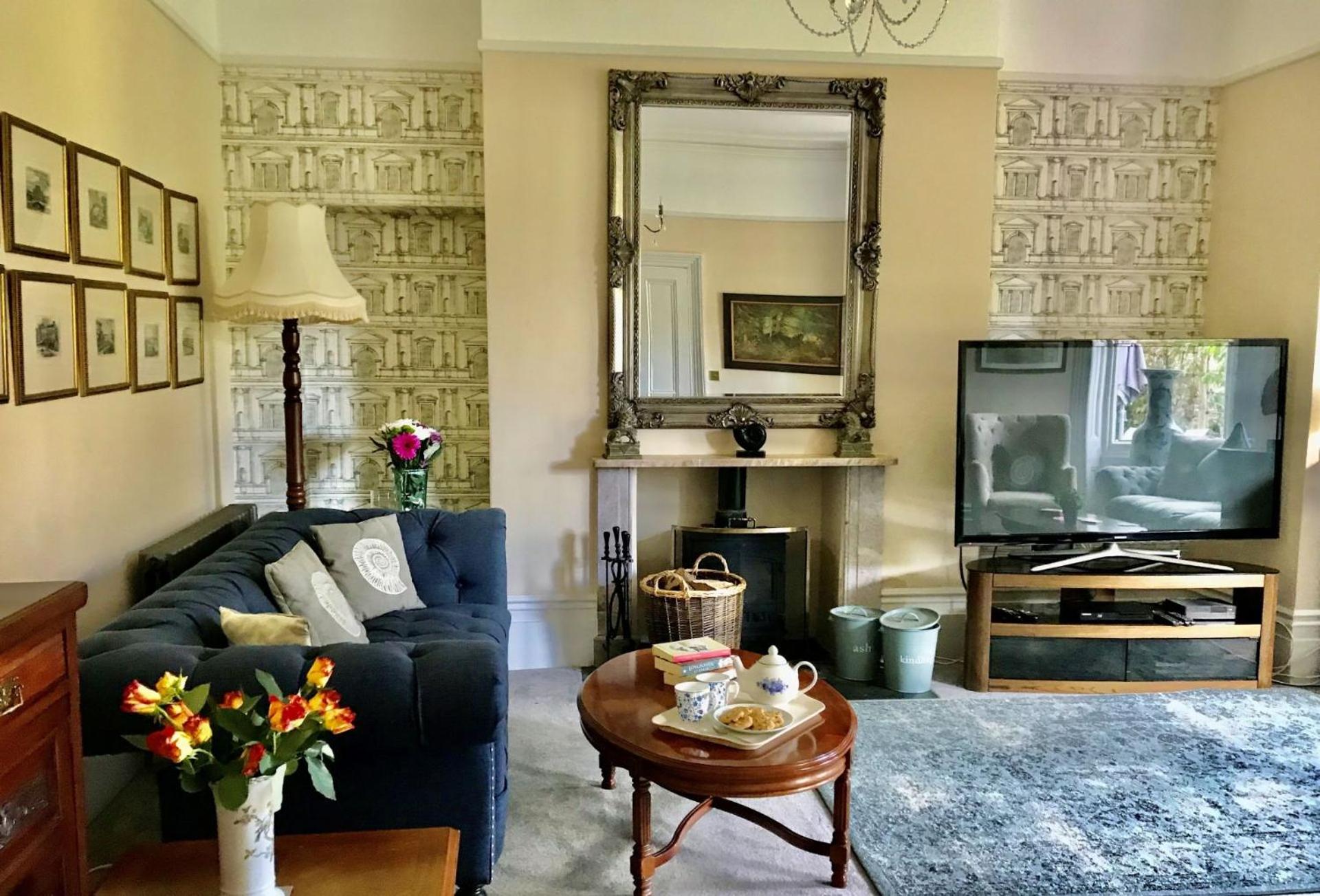 Substantial 6 bed House in Christchurch Dorset view 2