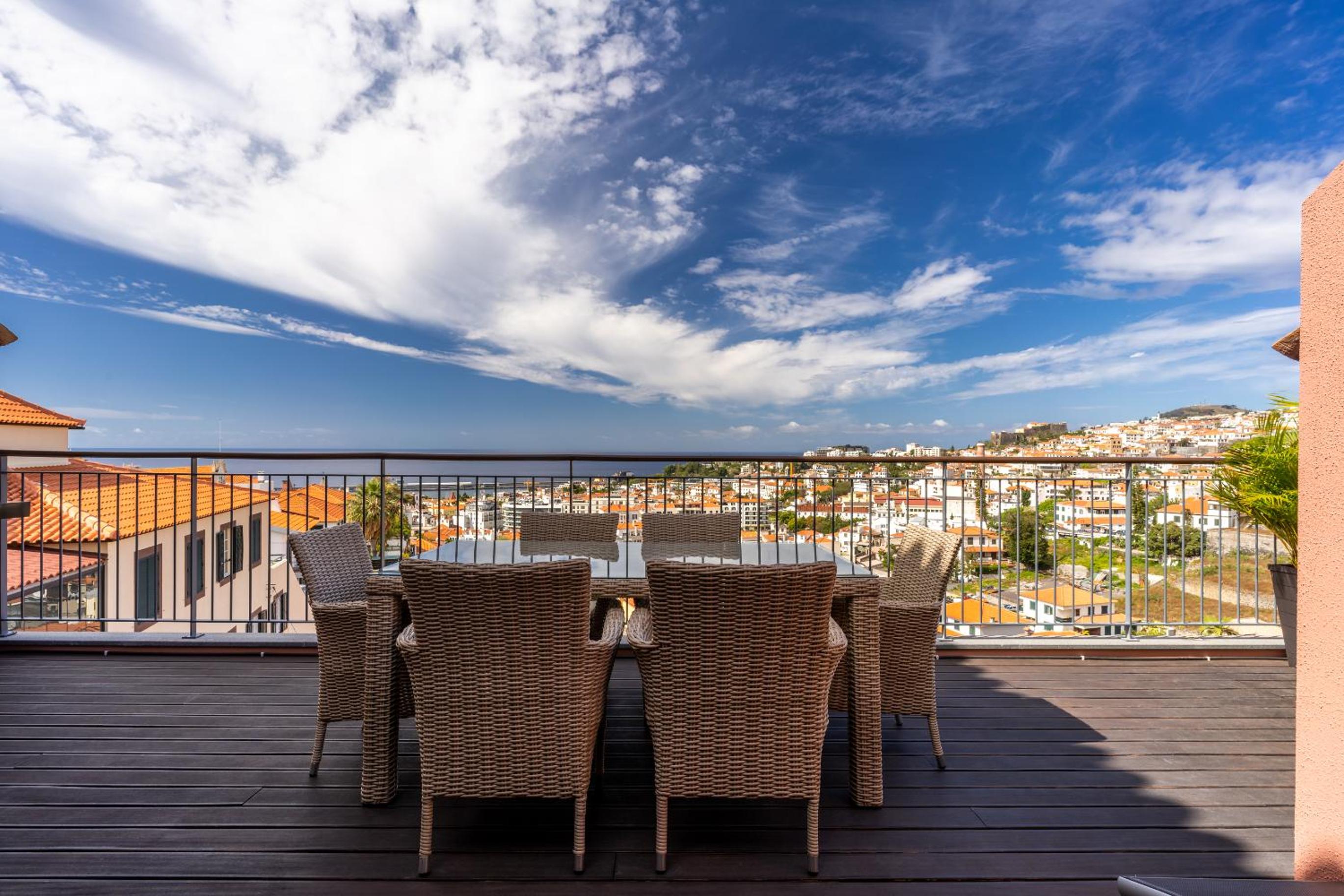 Santa Luzia Funchal View 2Br Pool, Ac & Parking