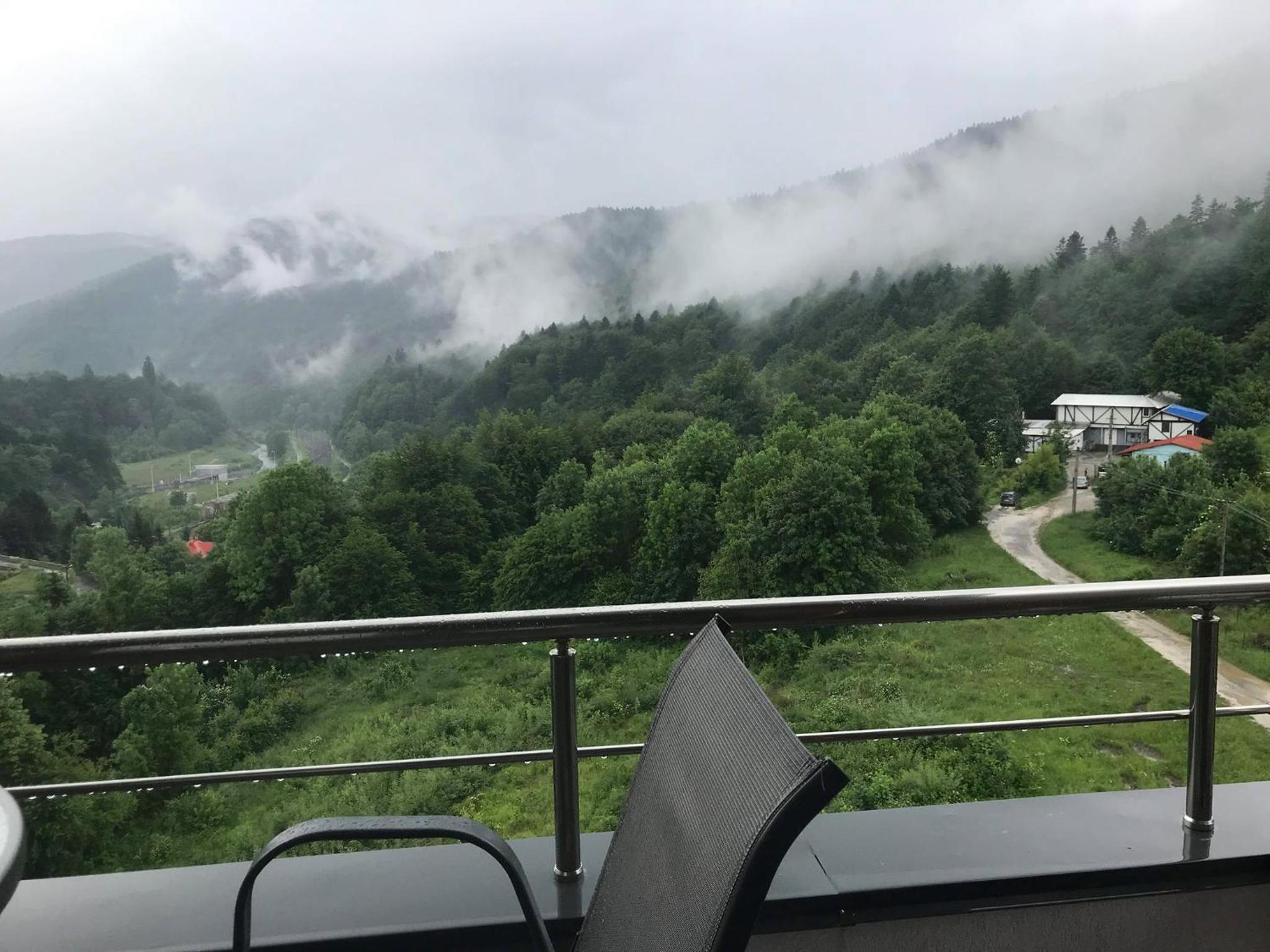 Colina Blossom Retreat - Balcony & Free Parking view 5