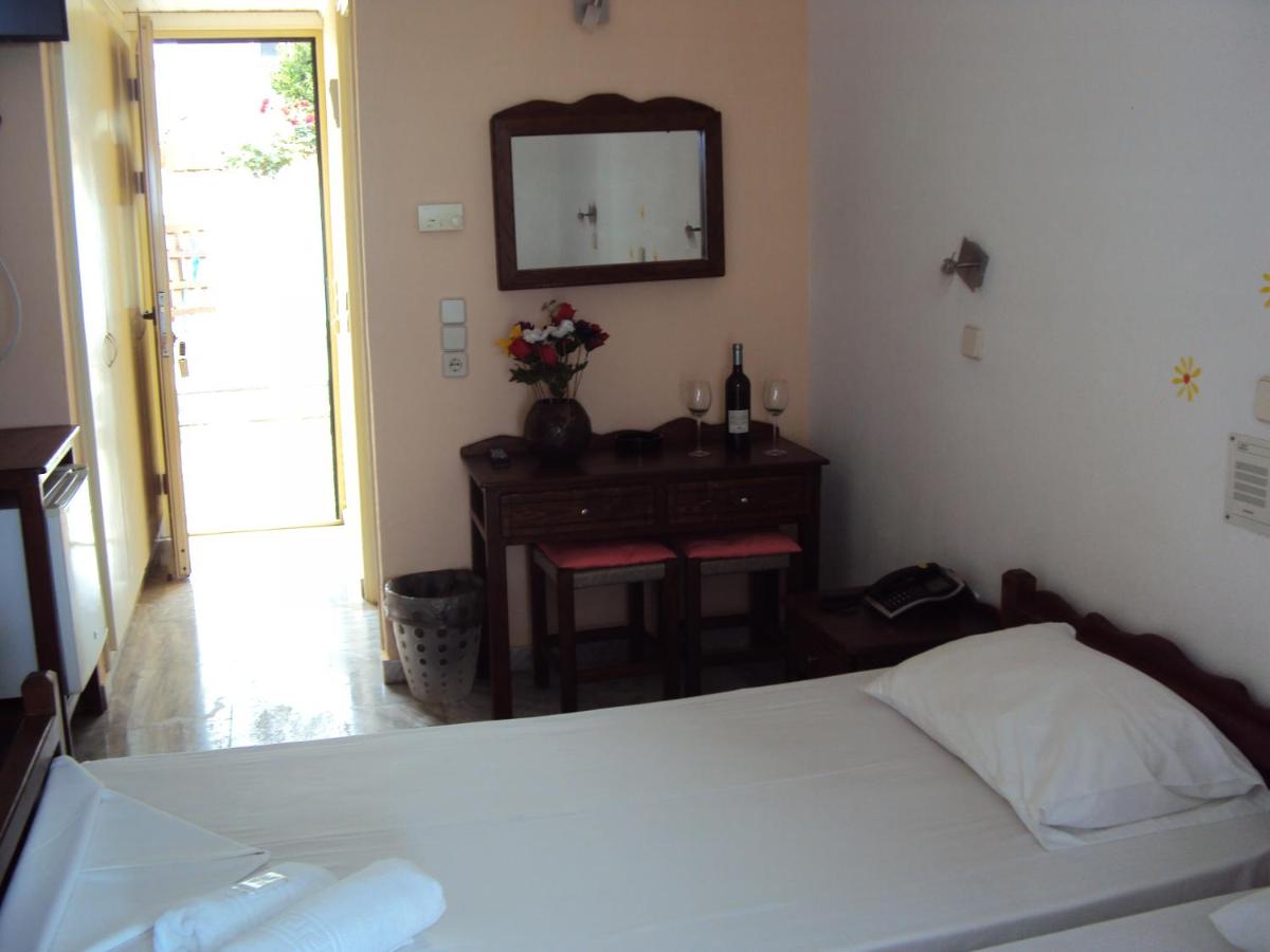 Mykali Hotel en Pythagoreio — hotel room