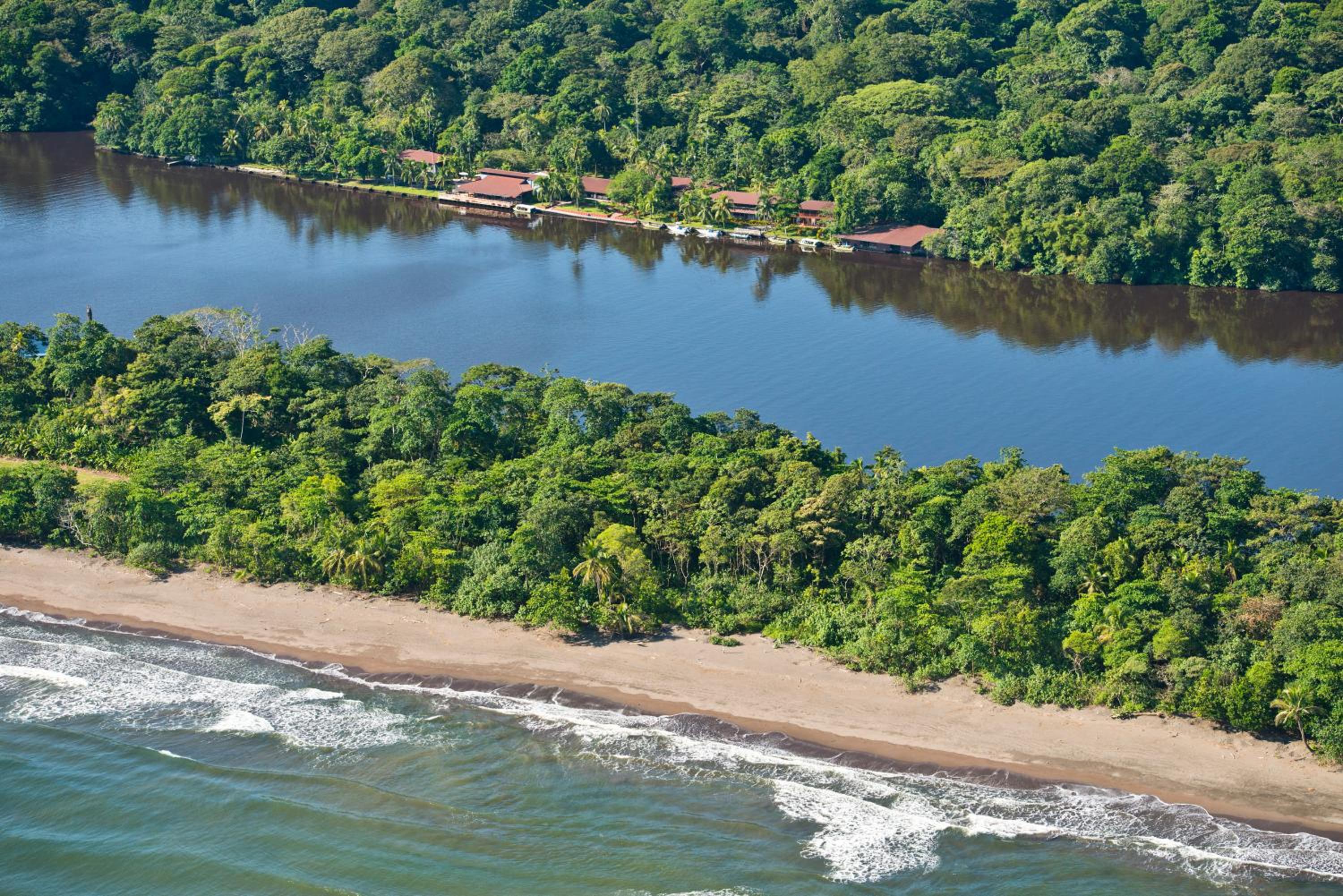 Tortuga Lodge