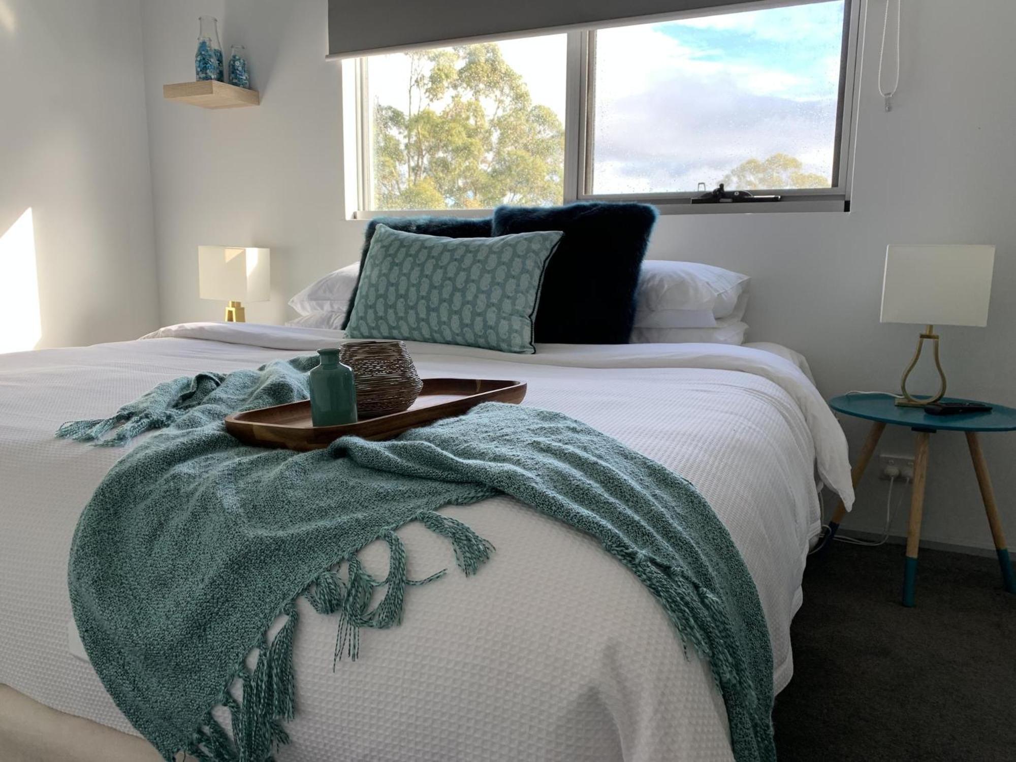 Damais - 4 king or 8 single beds WiFi, Netflix, Alexa, pet friendly