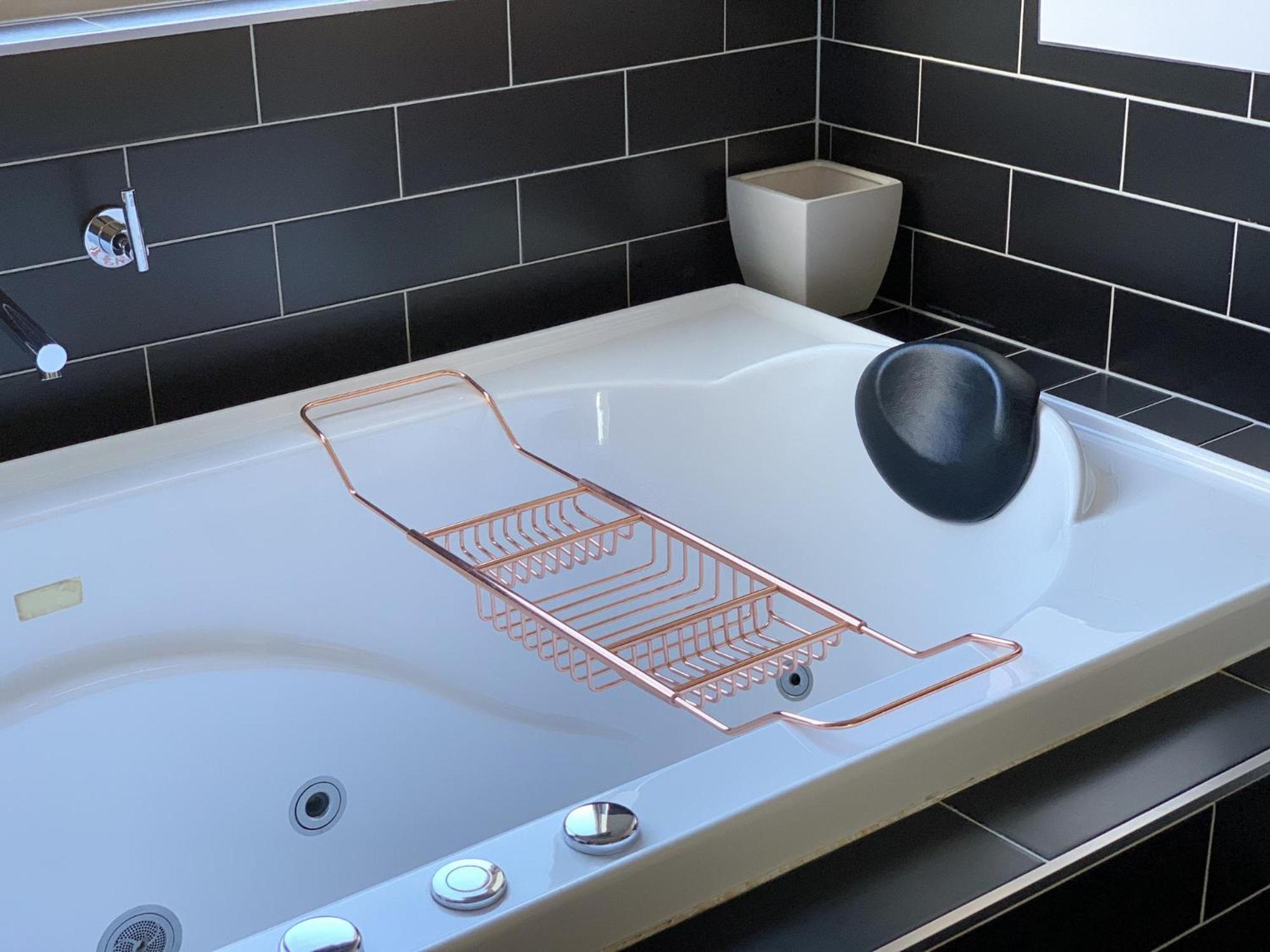 Damais - 4 king or 8 single beds WiFi, Netflix, Alexa, pet friendly