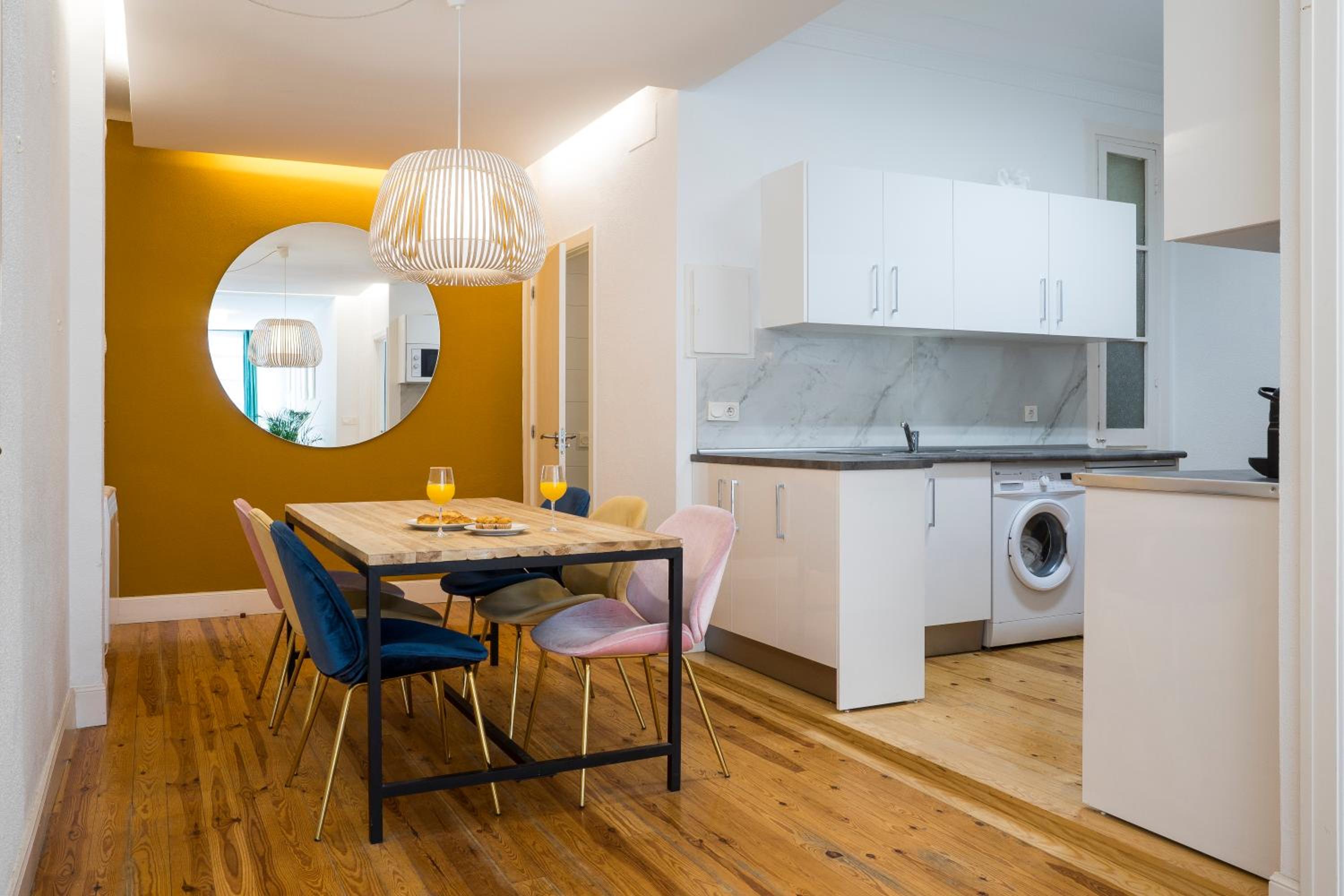 Usandizaga Apartment, Second line beach, free Parking