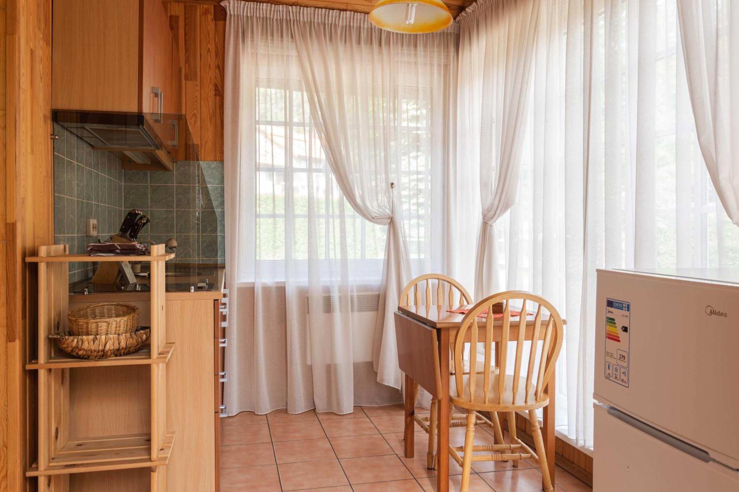 Cozy one room apartment with yard view 2