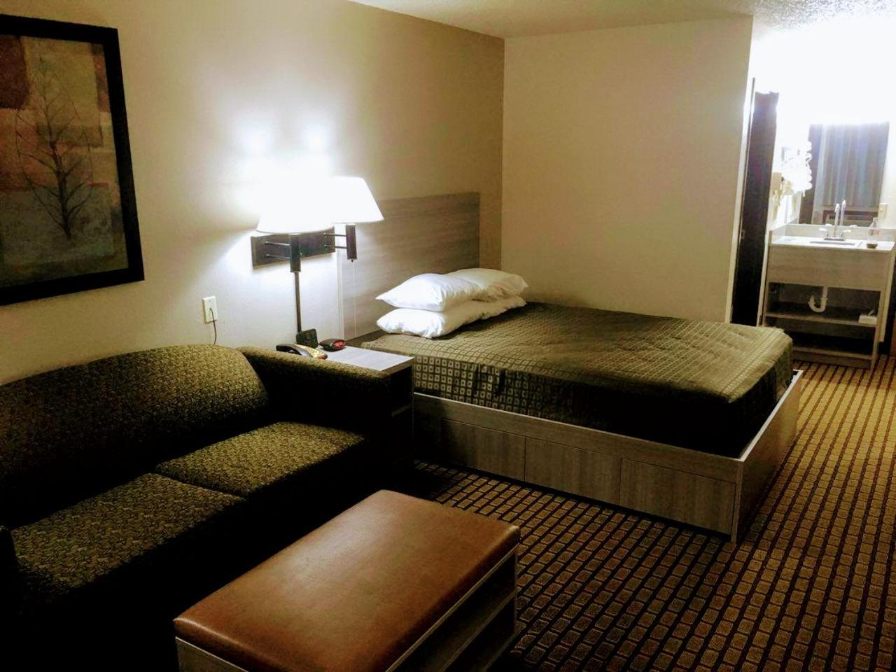 Bearcat Inn and Suites - Property Image 35