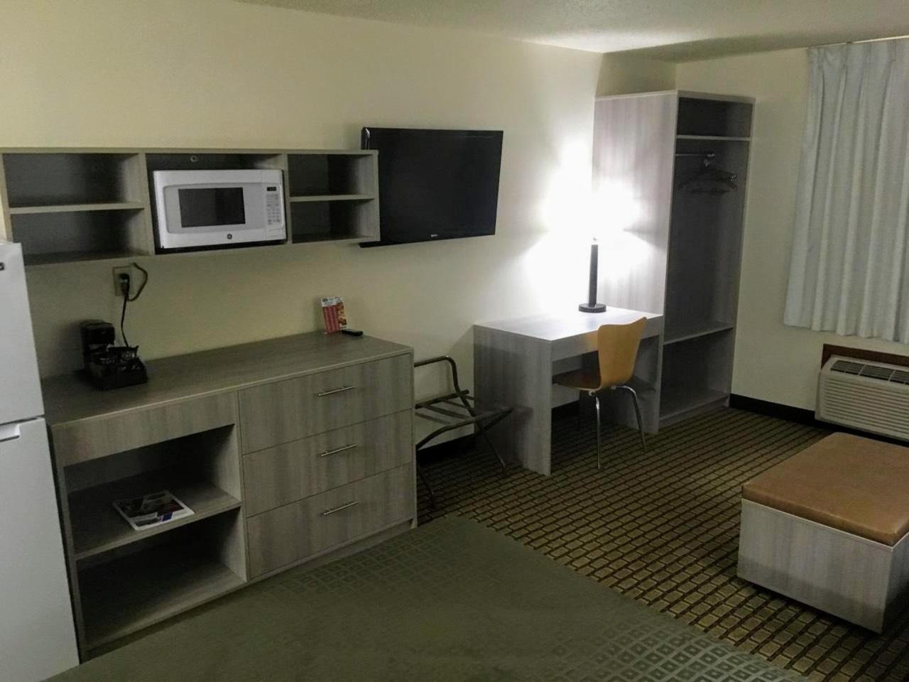 Bearcat Inn and Suites - Property Image 4