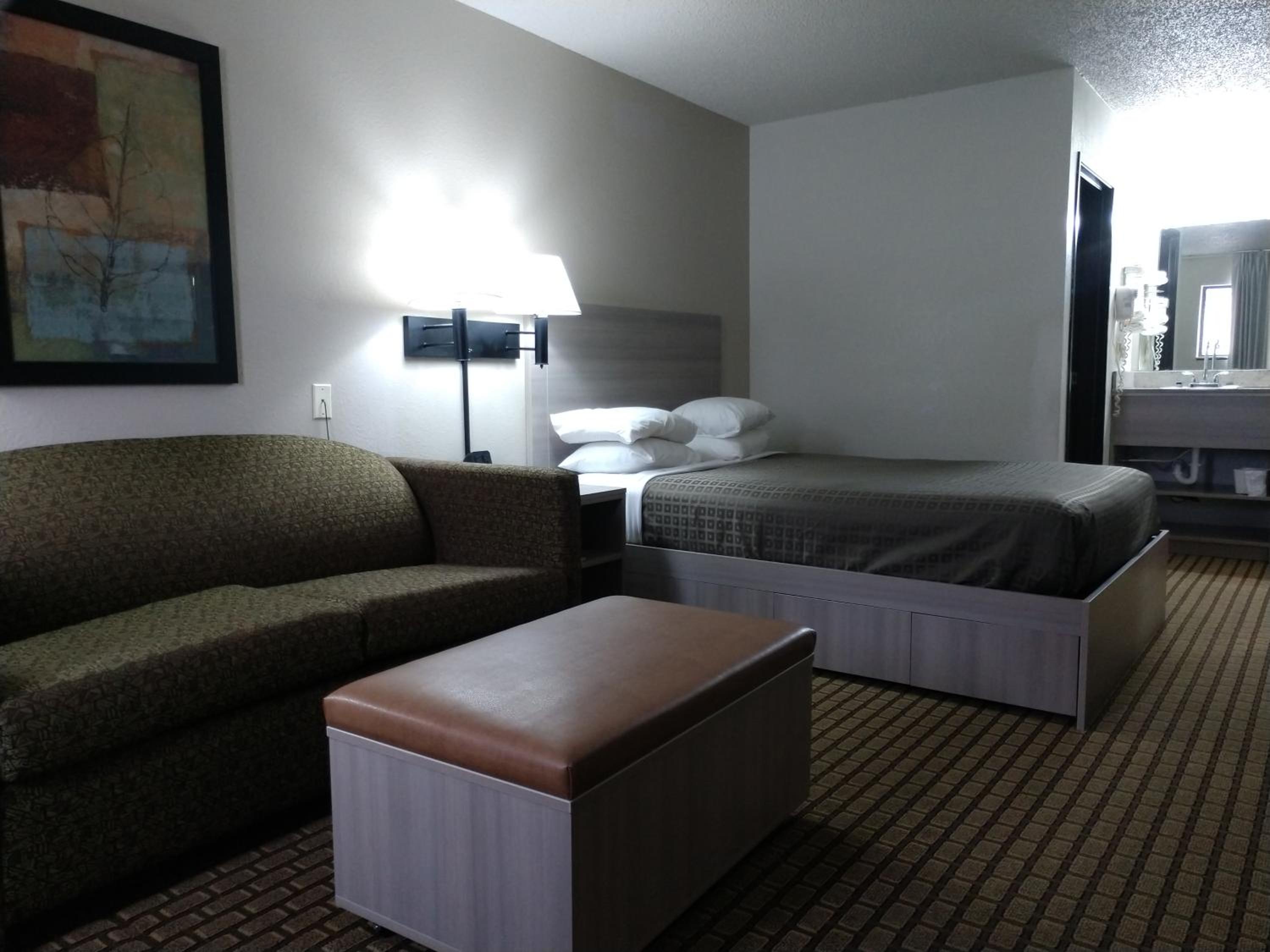 Bearcat Inn and Suites - Property Image 2