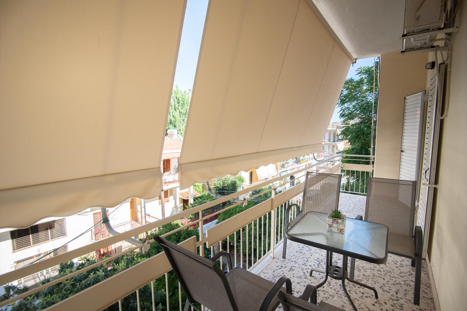 Hotel Emerald 110m2 entire floor apt steps to city’s heart - Image 1