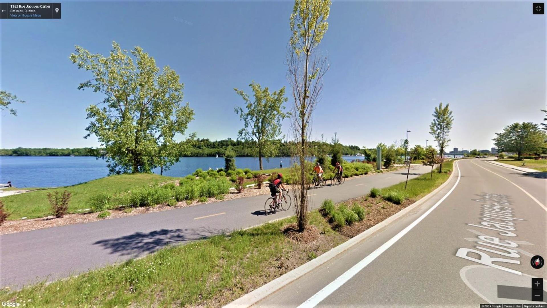 Kokomo INN Bed and Breakfast Ottawa-Gatineau's Only Tropical Riverfront B&B on the National Capital Cycling Pathway Route Verte #1 - for Adults Only - Cham