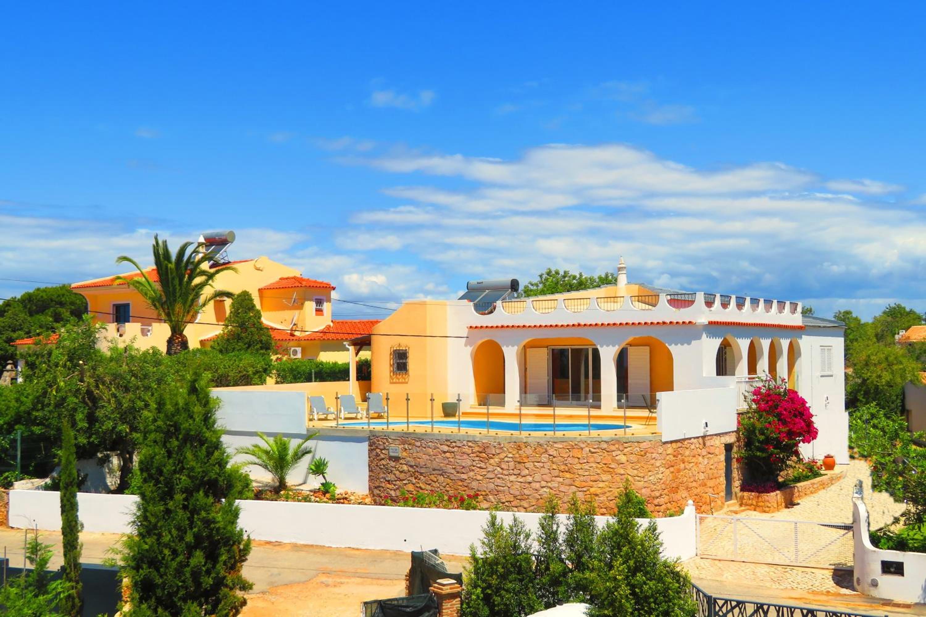 Hotel Villa Esmeralda - Image 1