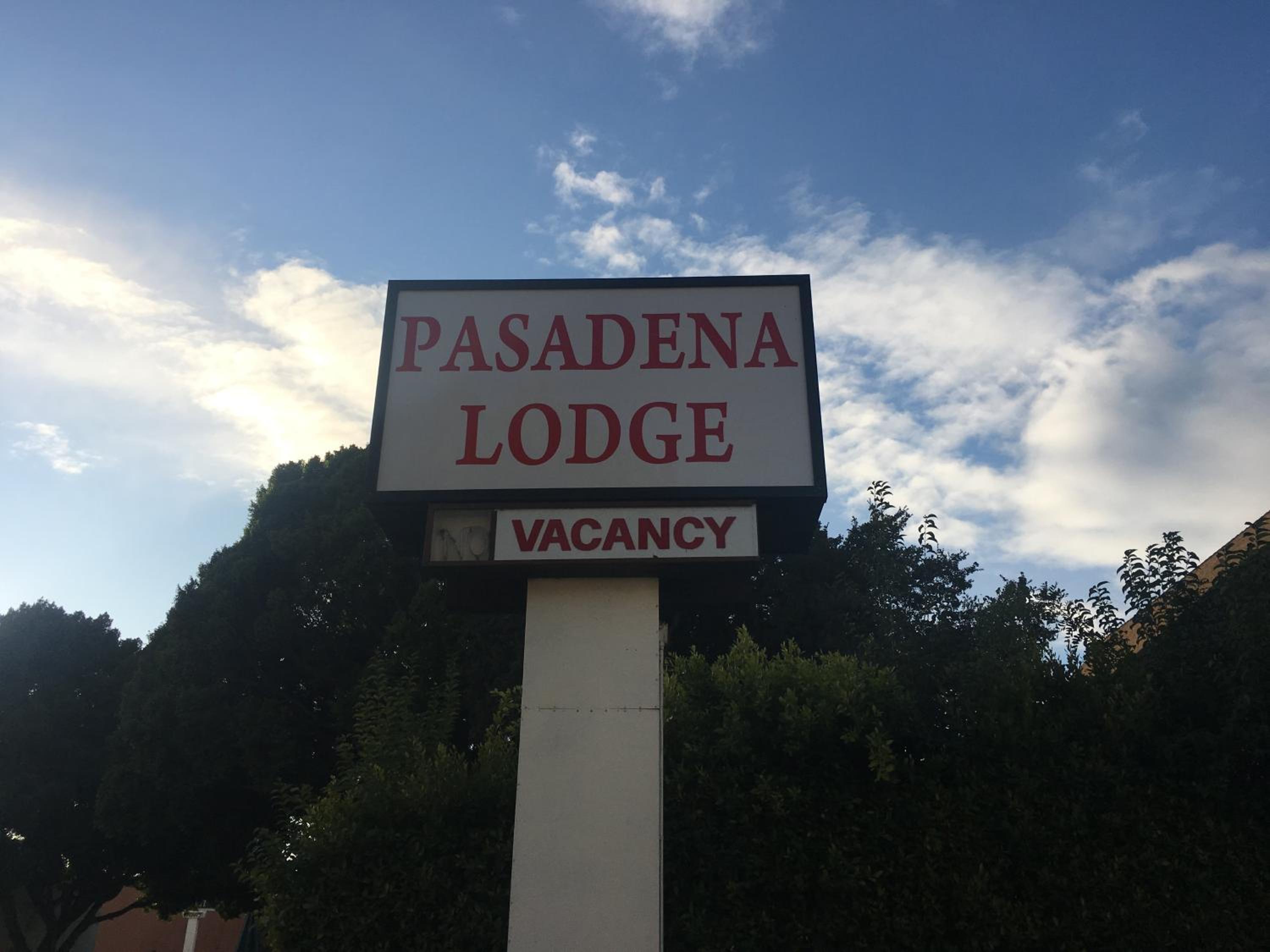 PASADENA LODGE - Property Image 4