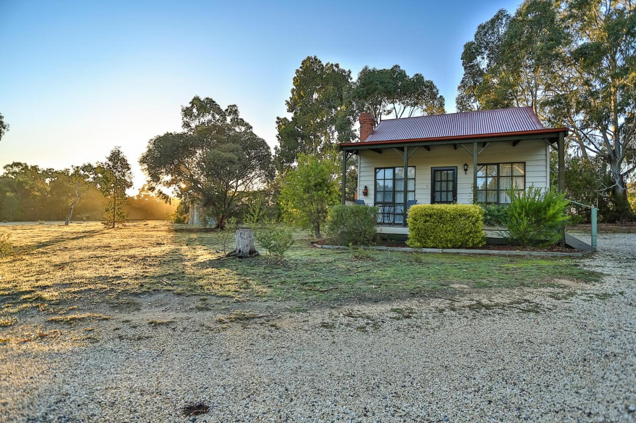 Mountain View Motor Inn & Holiday Lodges
