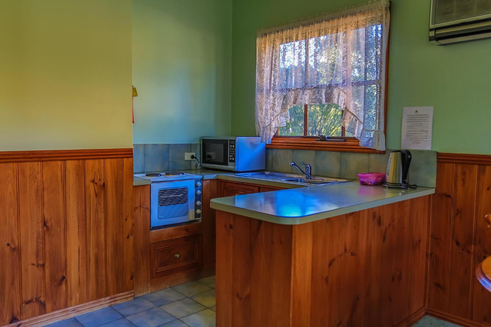 Mountain View Motor Inn & Holiday Lodges