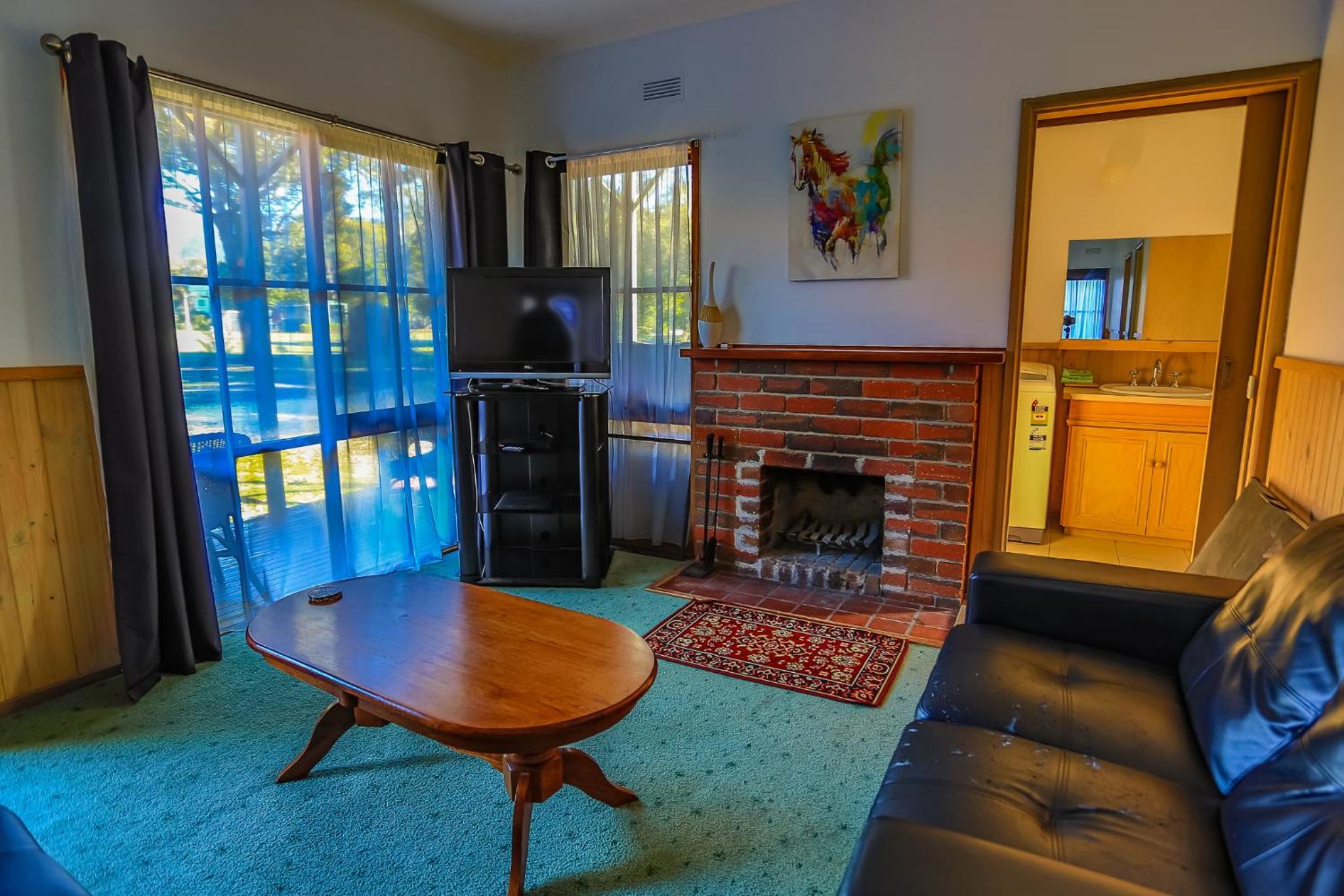 Mountain View Motor Inn & Holiday Lodges
