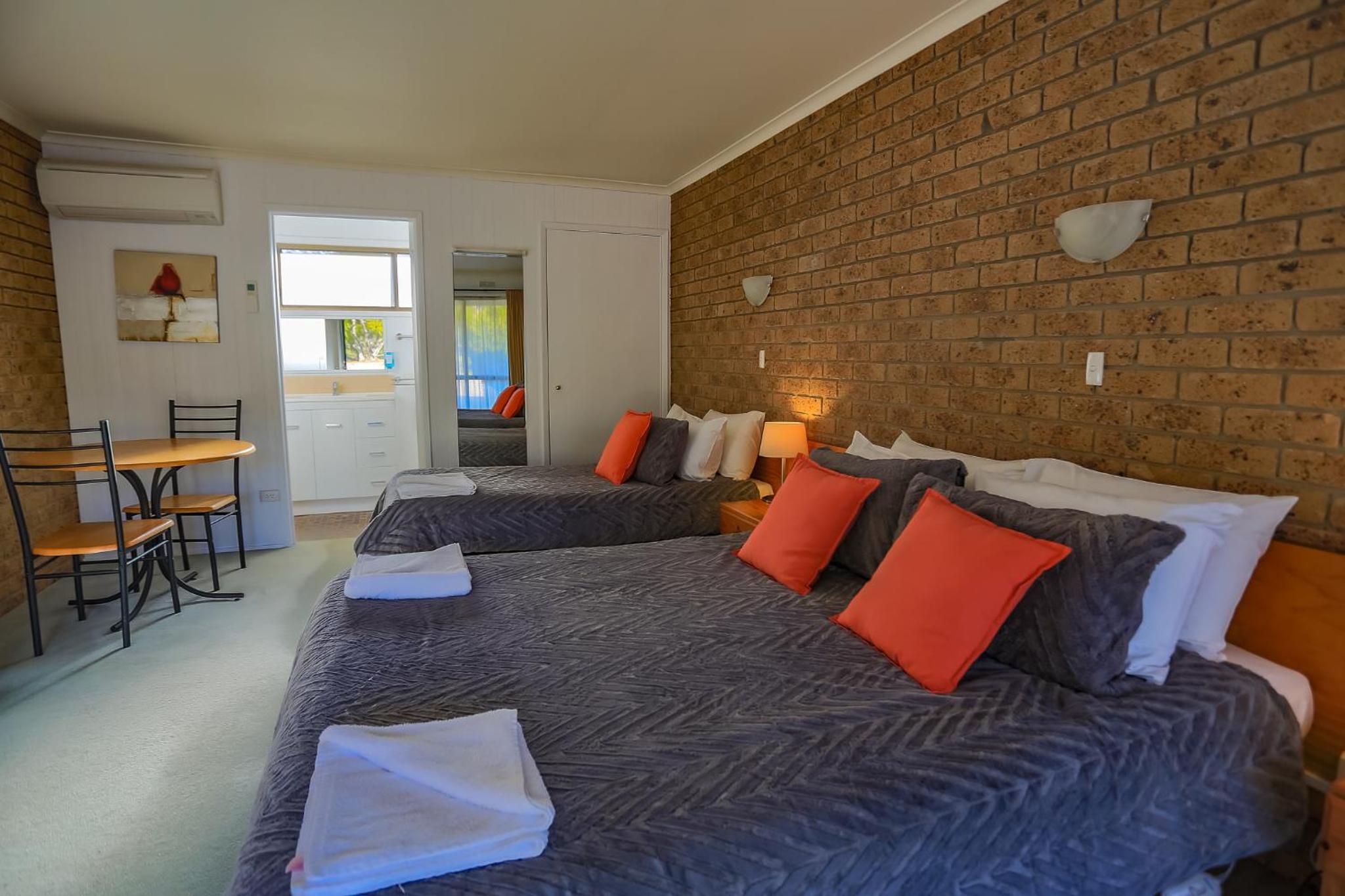 Mountain View Motor Inn & Holiday Lodges