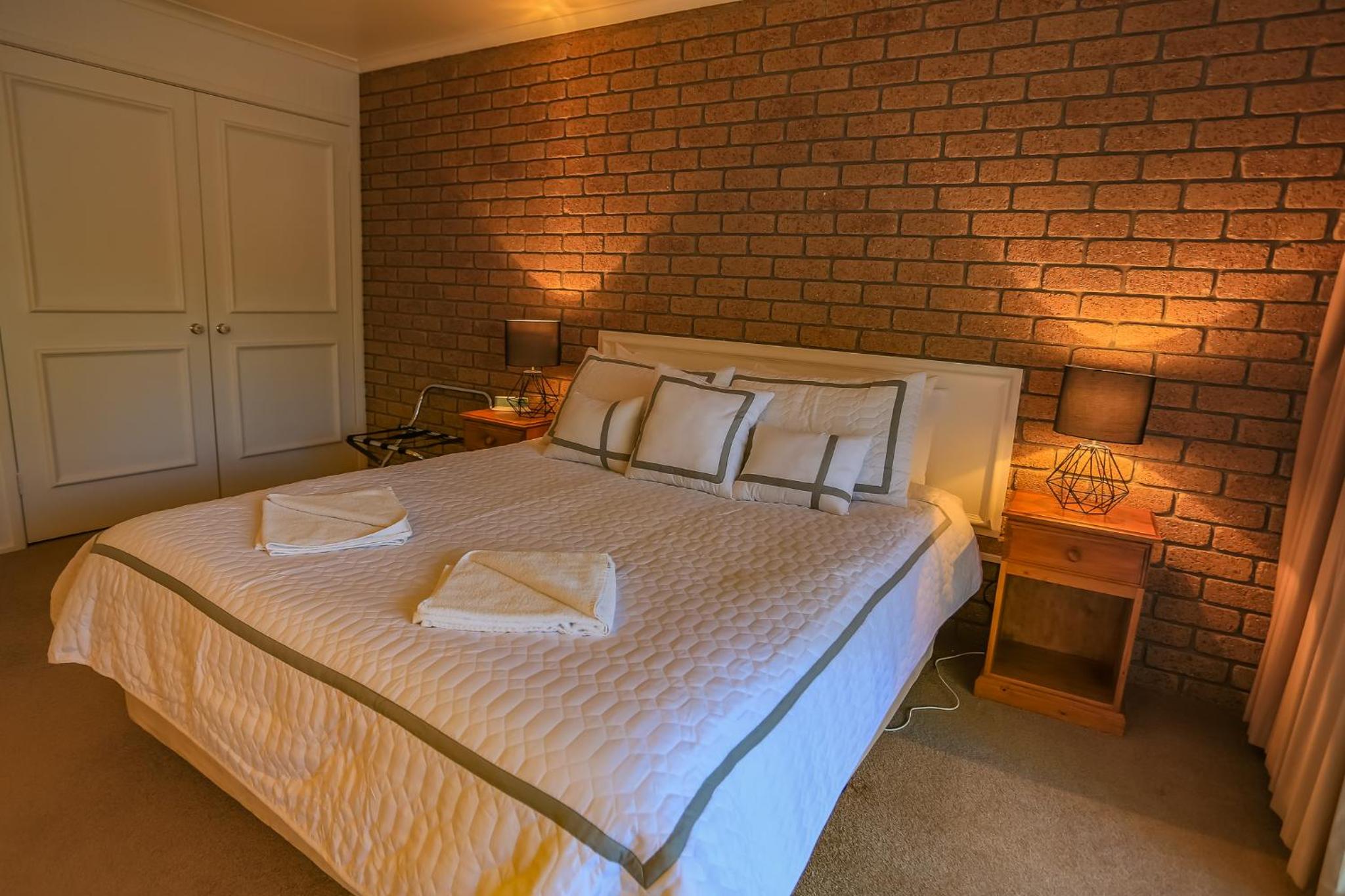 Mountain View Motor Inn & Holiday Lodges