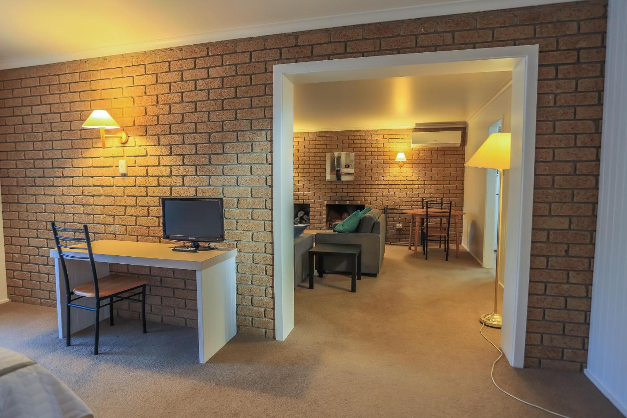 Mountain View Motor Inn & Holiday Lodges