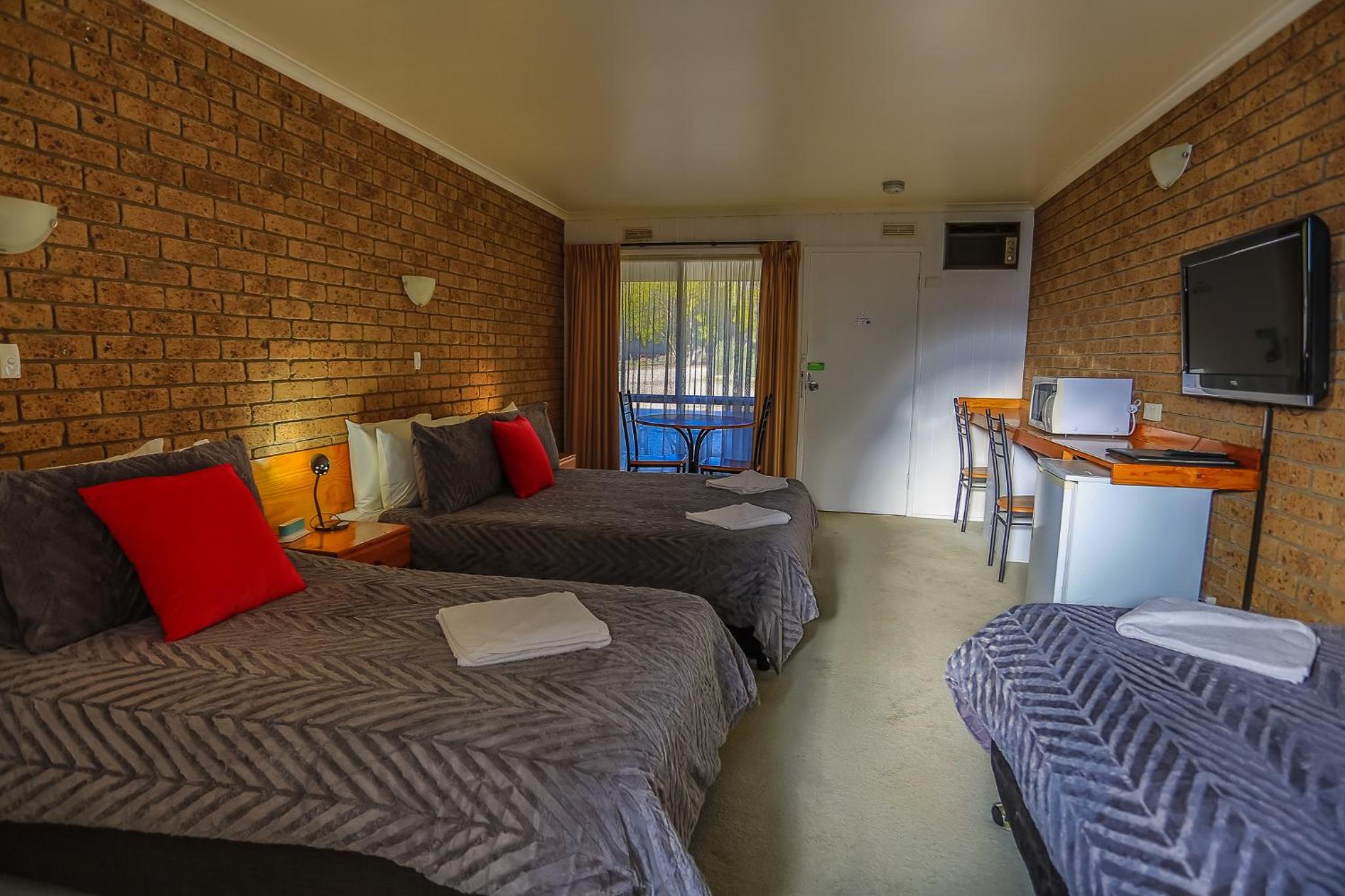 Mountain View Motor Inn & Holiday Lodges