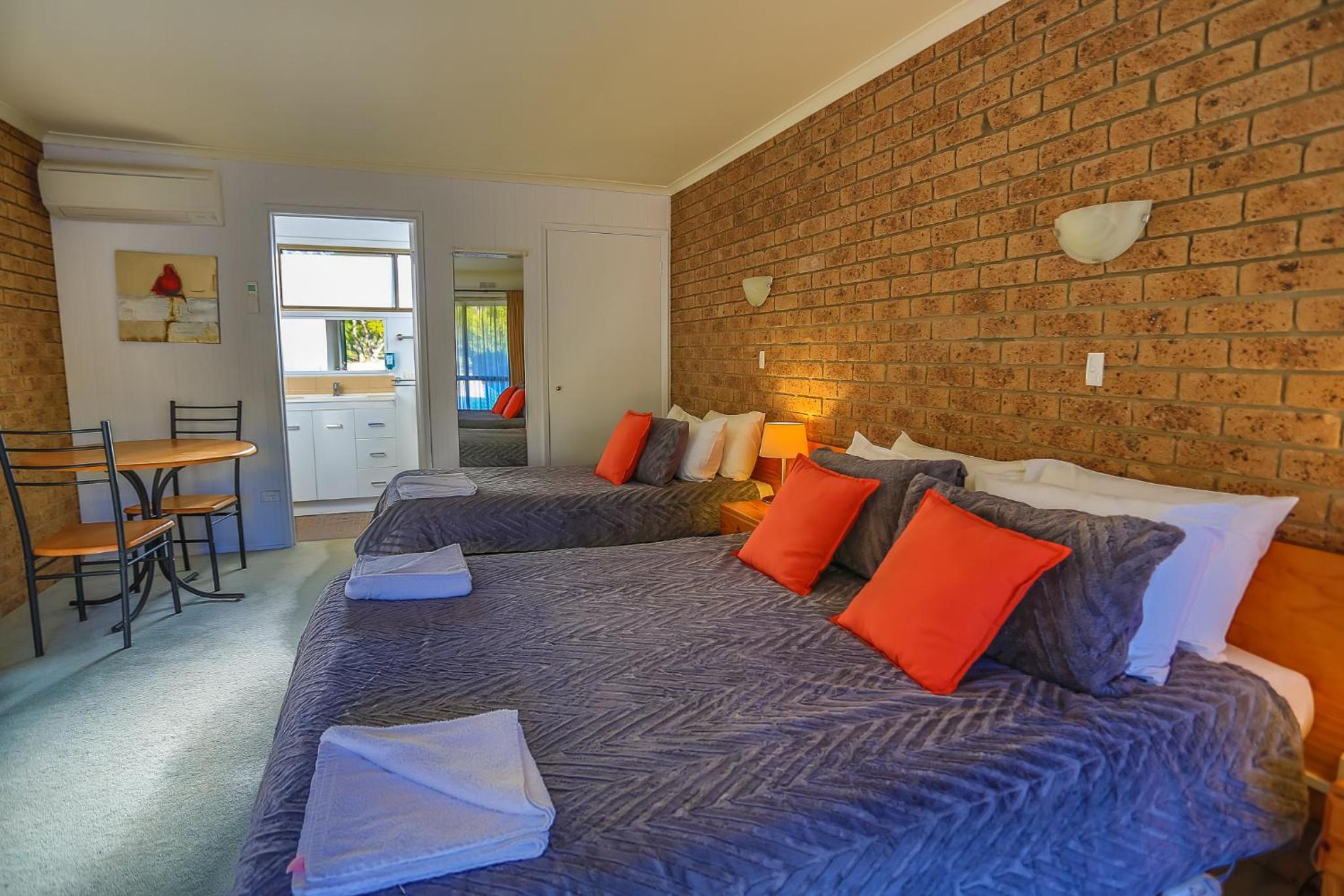 Mountain View Motor Inn & Holiday Lodges
