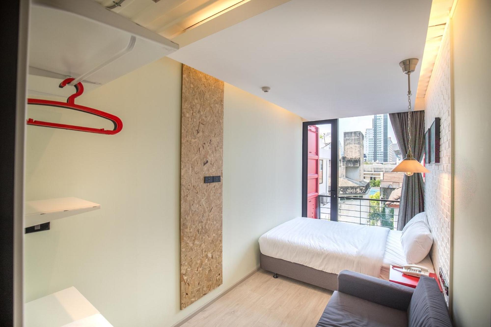 Sleep Box Hotel Sukhumvit 22